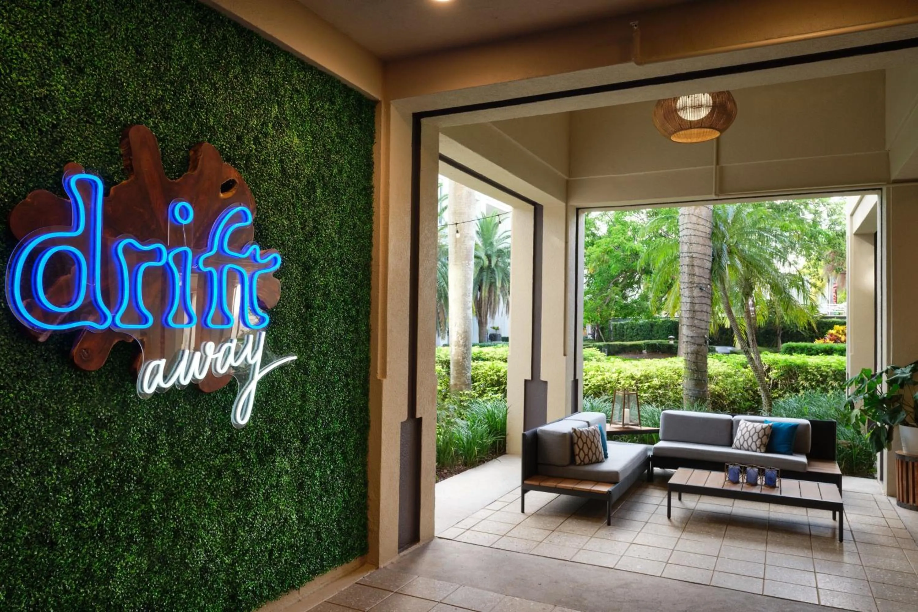 Lounge or bar in Boca Raton Marriott at Boca Center