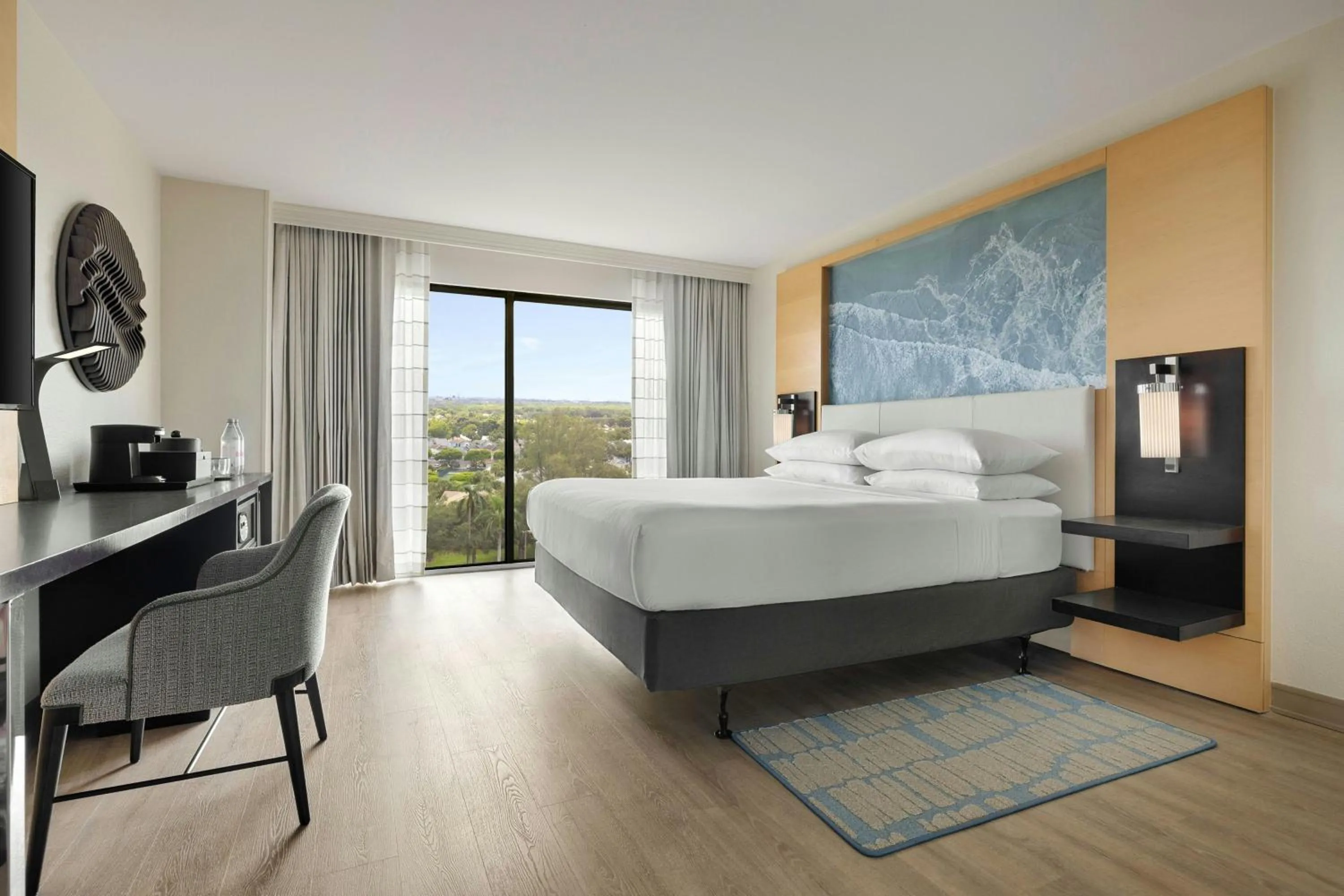 Bedroom, Bed in Boca Raton Marriott at Boca Center