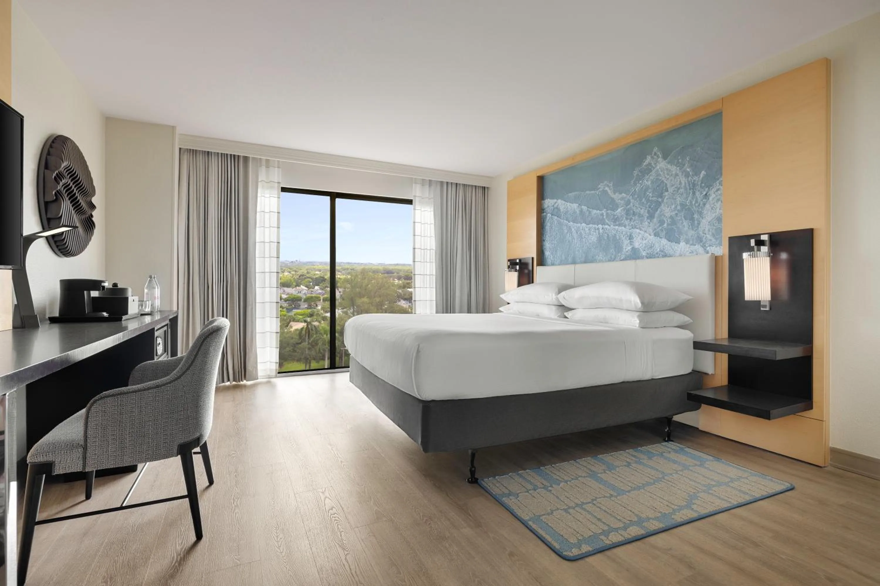 Bedroom, Bed in Boca Raton Marriott at Boca Center