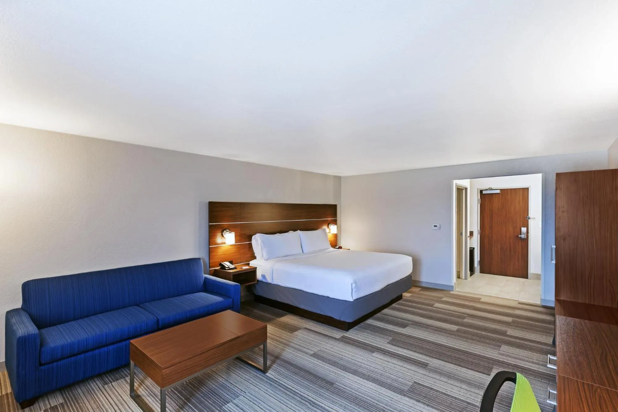 Bed in Holiday Inn Express Hotel & Suites Dallas Lewisville by IHG