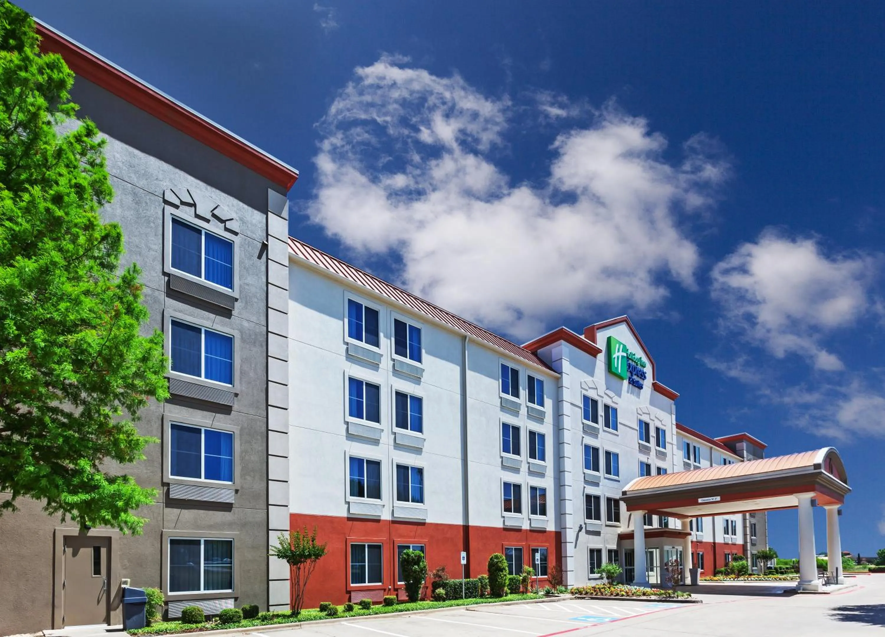 Property building in Holiday Inn Express Hotel & Suites Dallas Lewisville by IHG