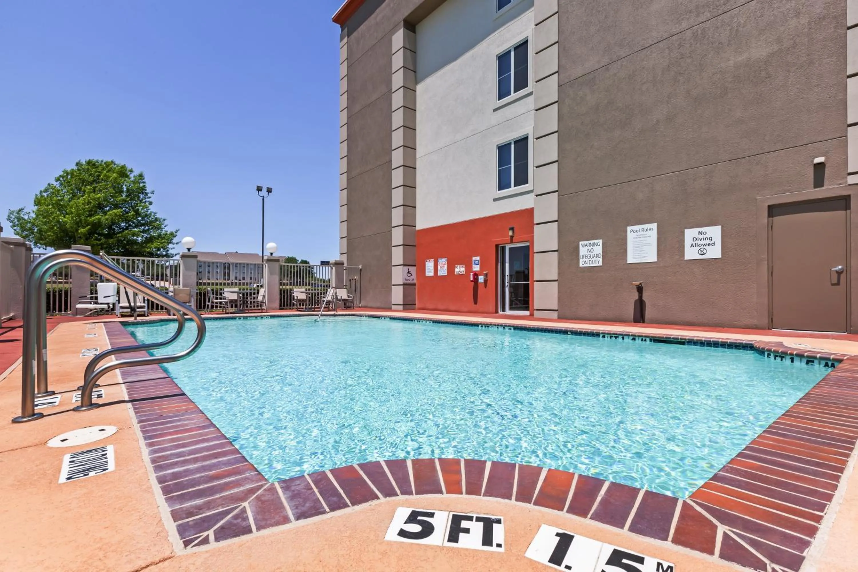 Swimming pool in Holiday Inn Express Hotel & Suites Dallas Lewisville by IHG
