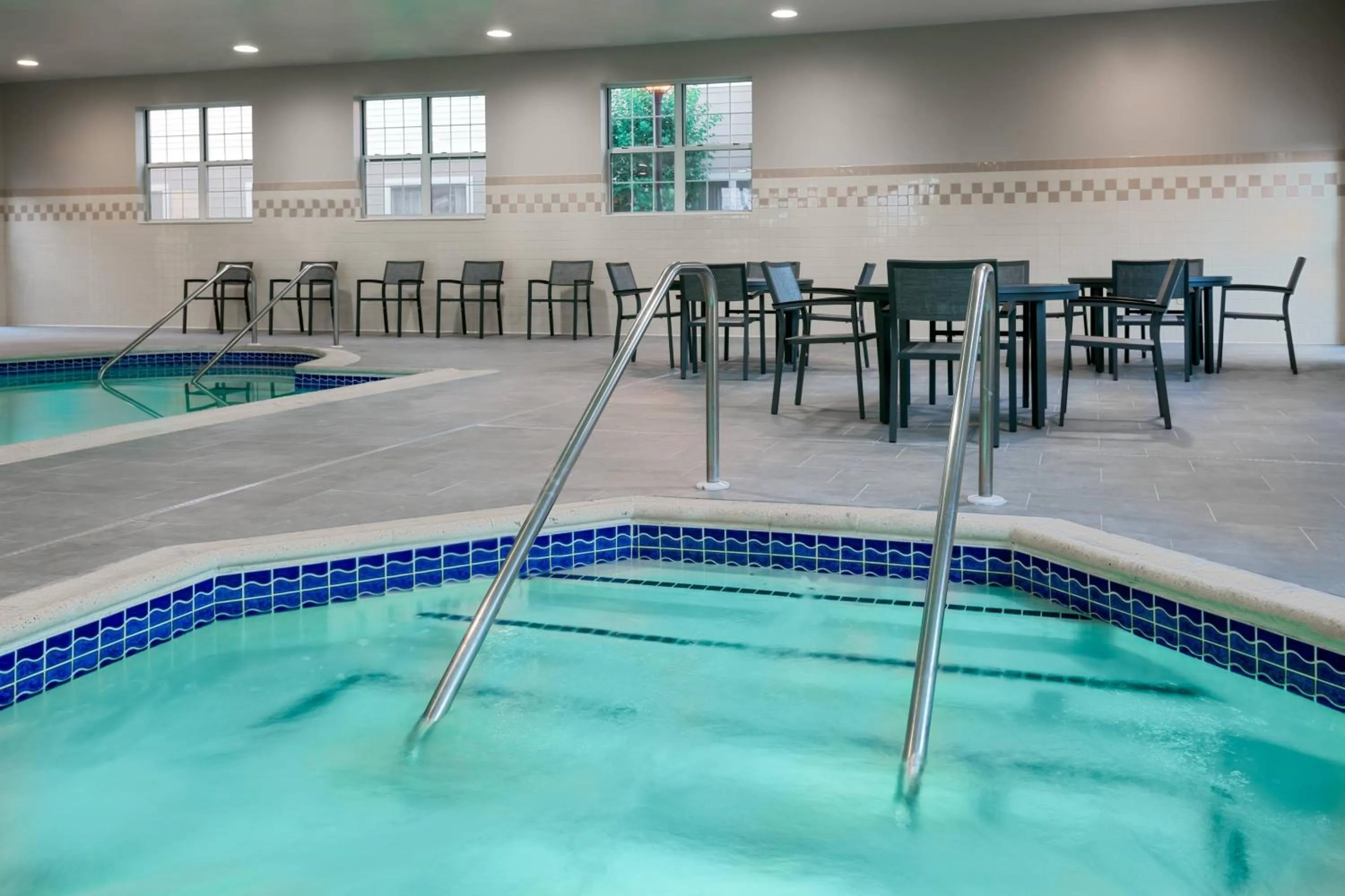 Swimming pool in Residence Inn Wayne