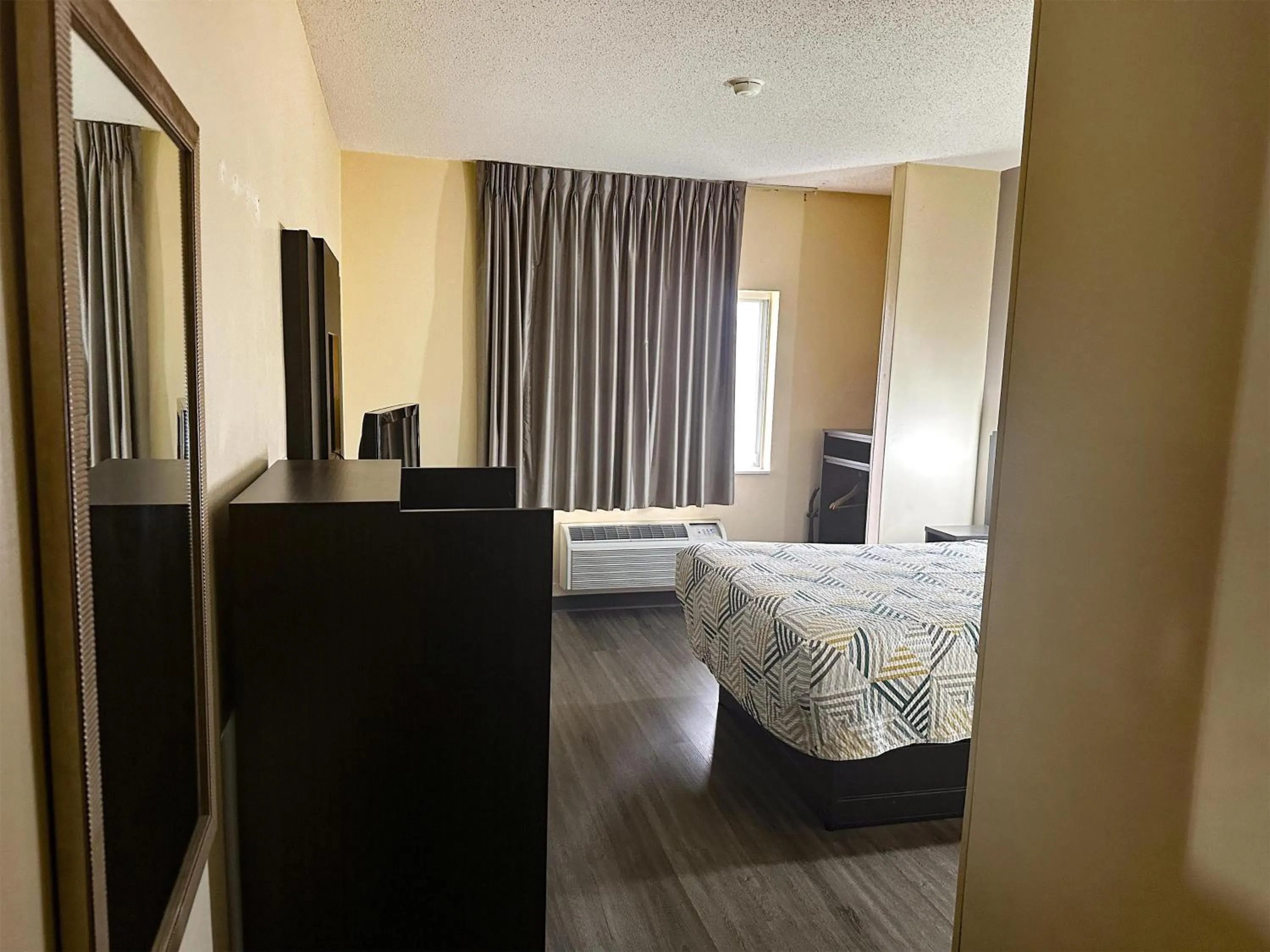 Bedroom, Bed in Motel 6-Anderson, IN