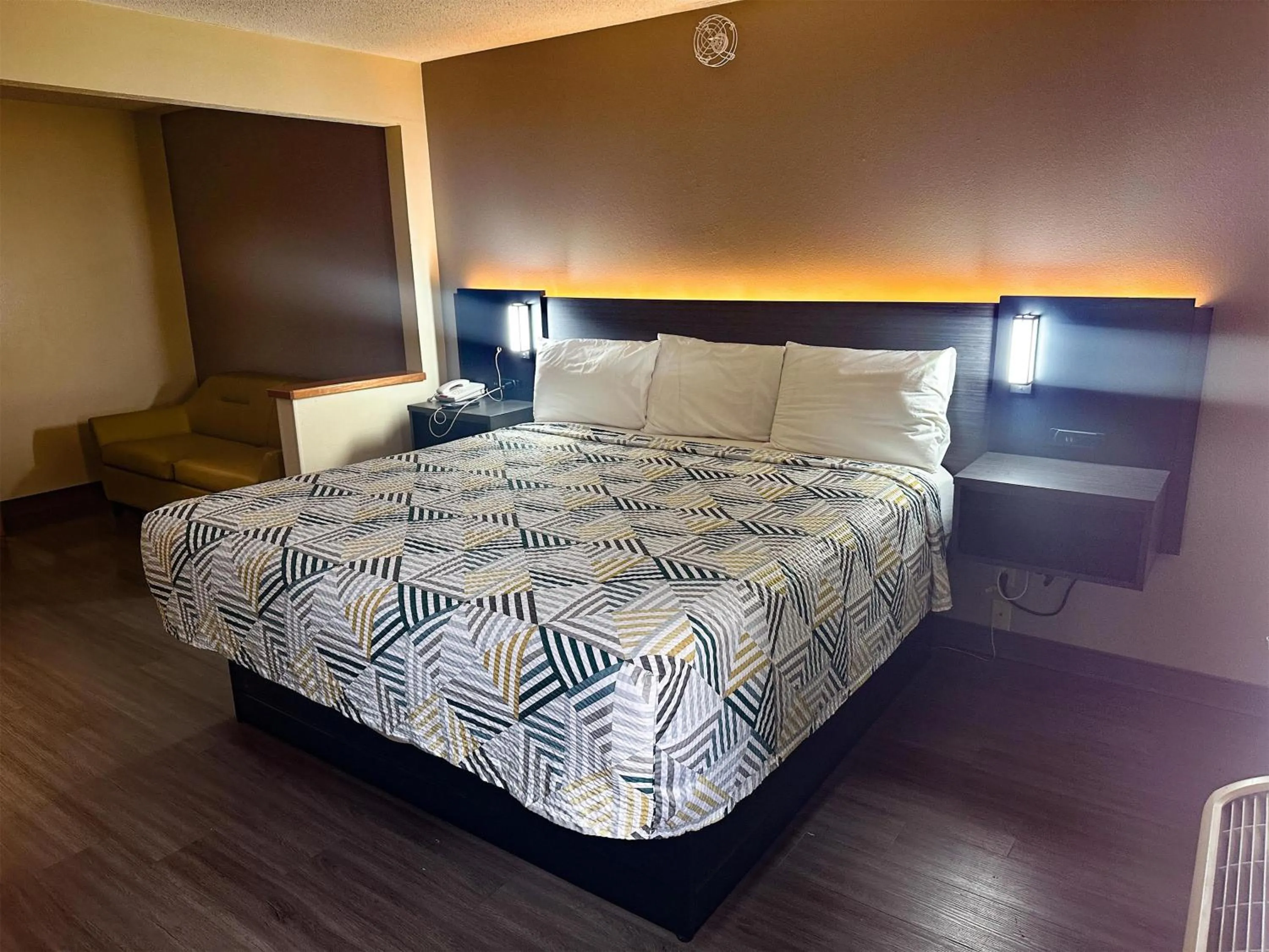 Bedroom, Bed in Motel 6-Anderson, IN