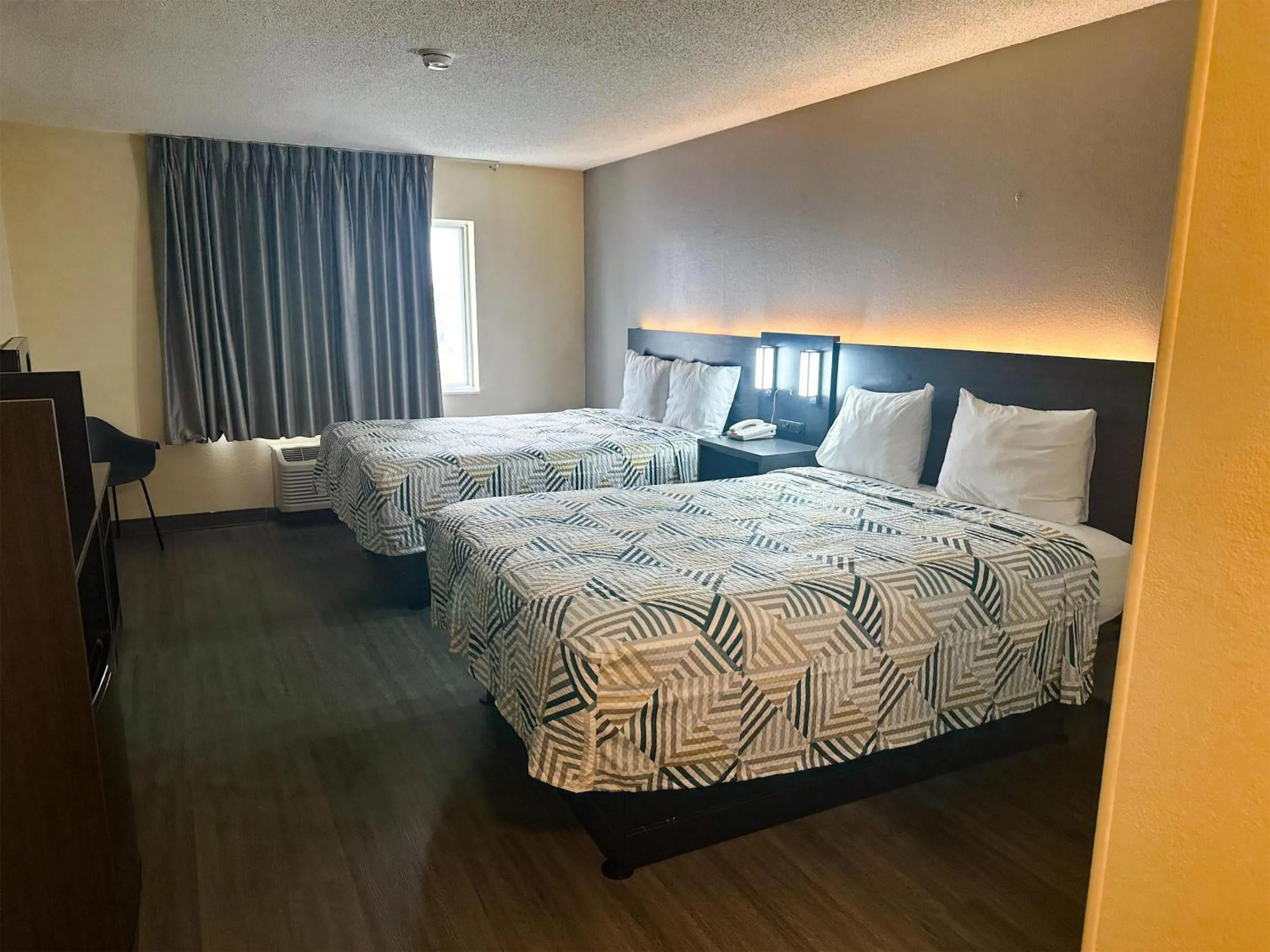 Bedroom, Bed in Motel 6-Anderson, IN