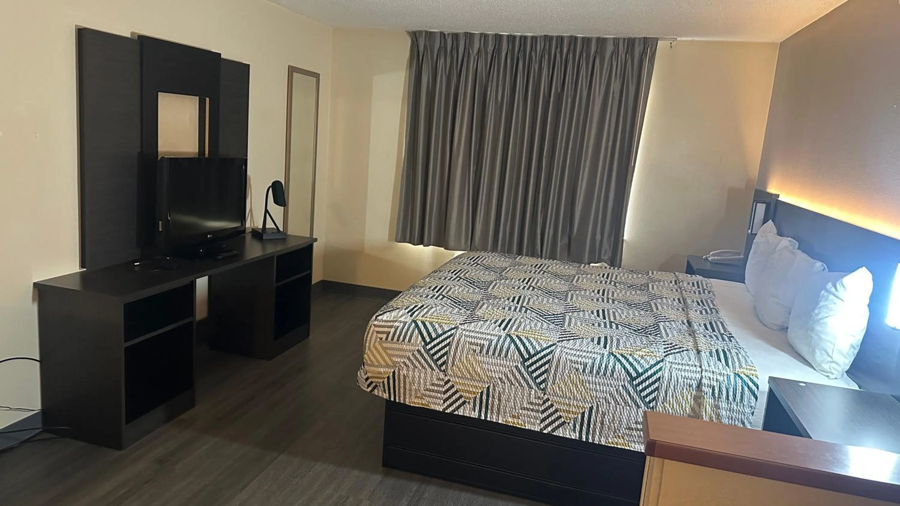 Bed in Motel 6-Anderson, IN