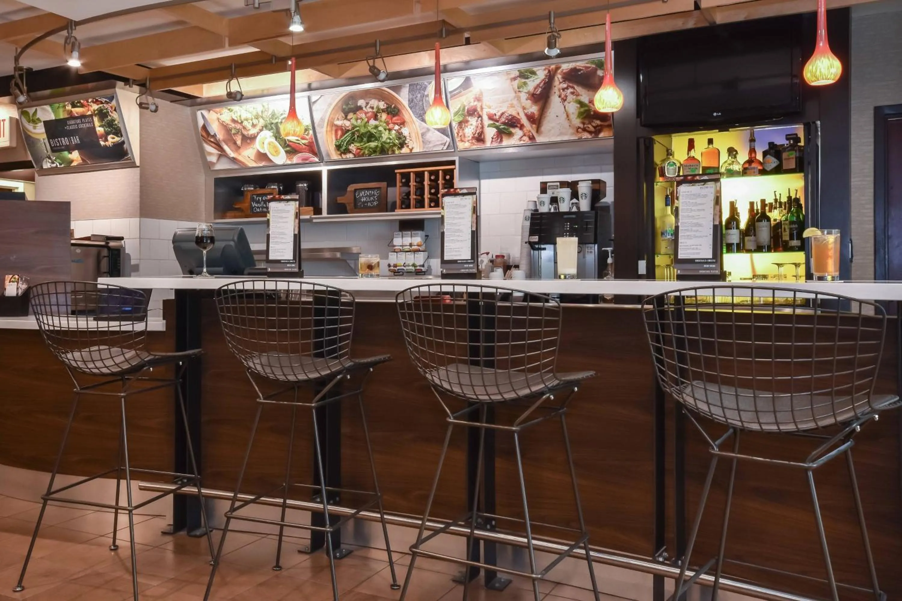 Restaurant/places to eat in Courtyard by Marriott Charlotte Lake Norman