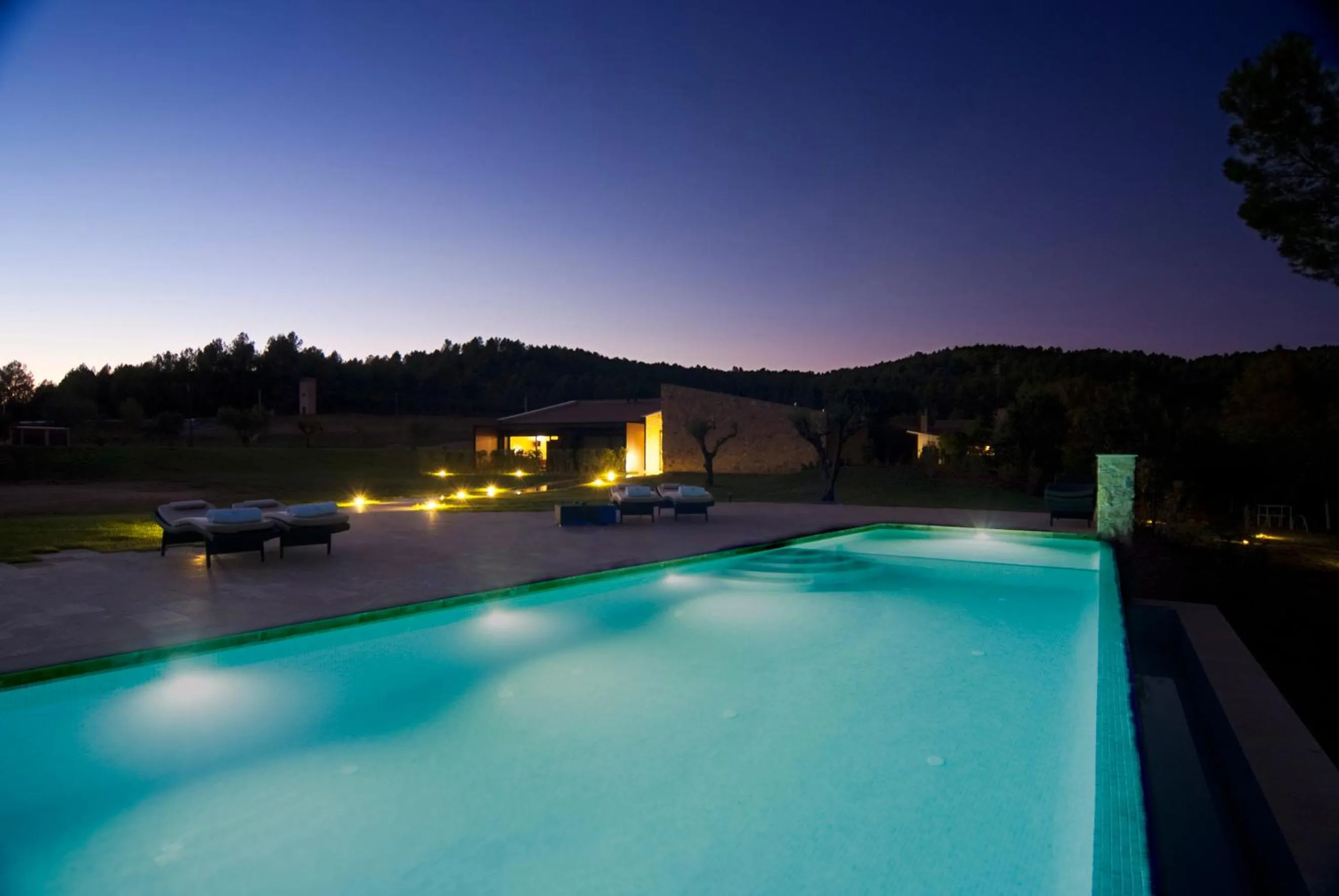 Swimming pool in Hotel El Molí