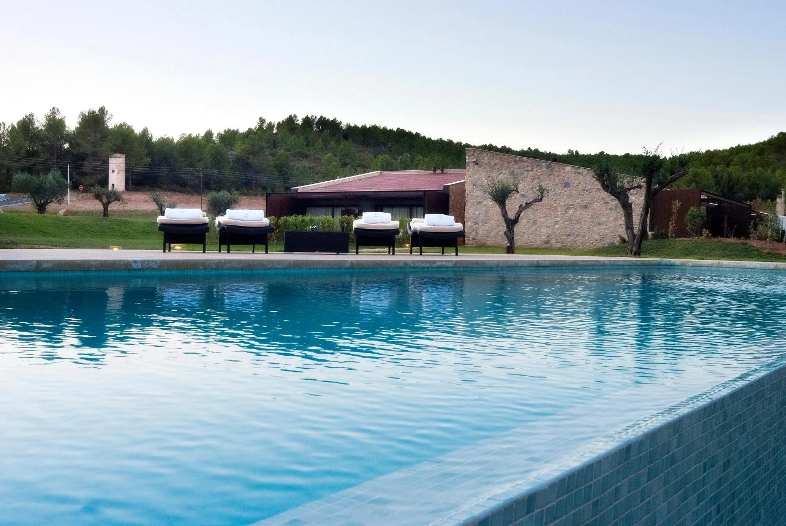 Swimming pool in Hotel El Molí