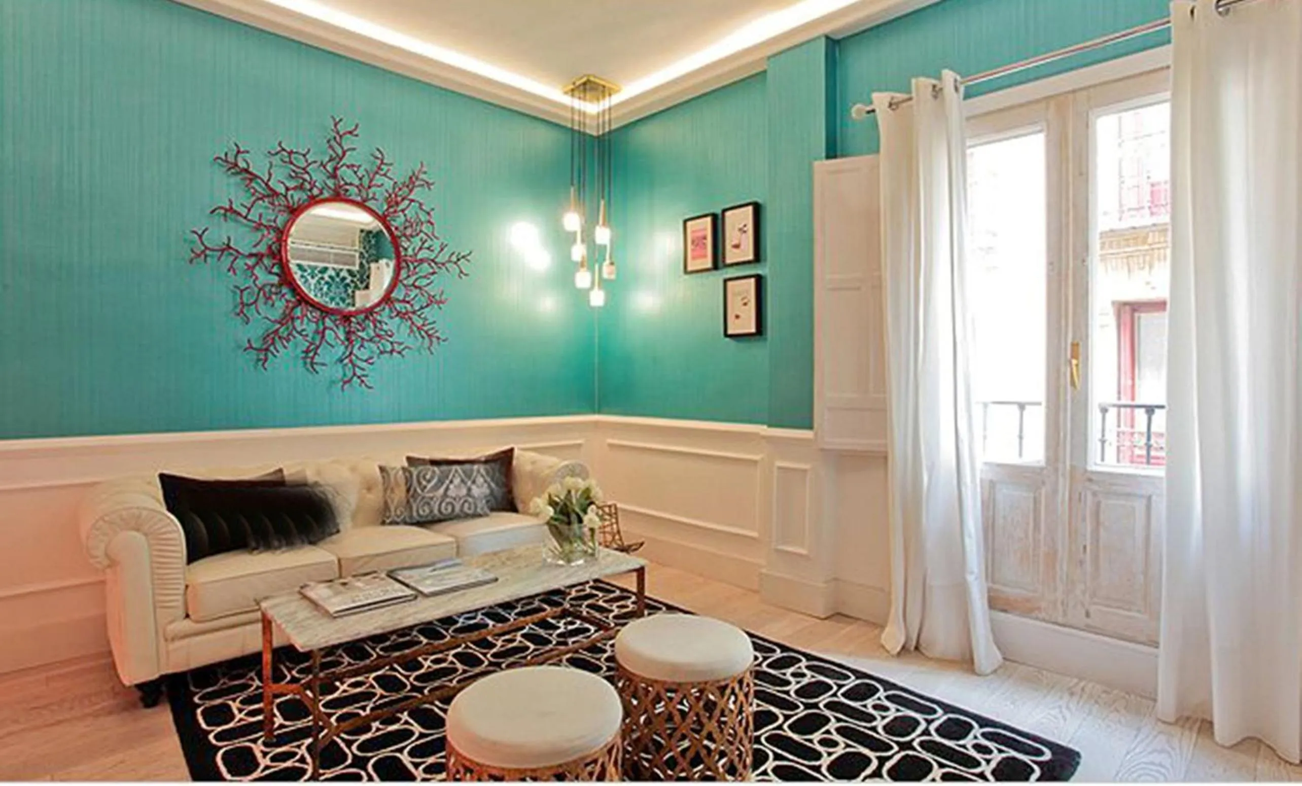 Photo of the whole room, Bed in madrid central gran via Suites