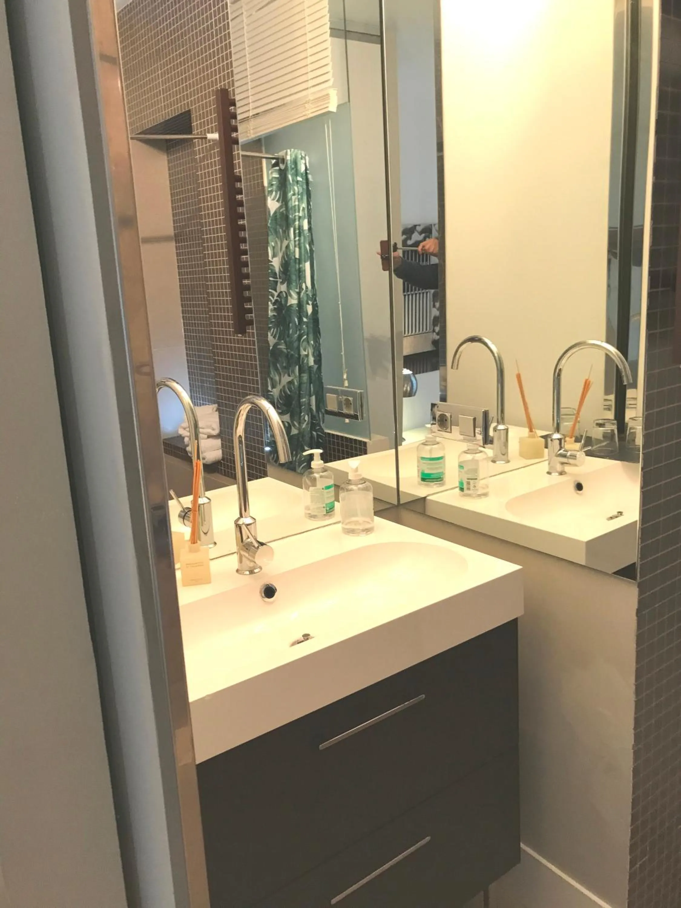 Bathroom in madrid central gran via Suites