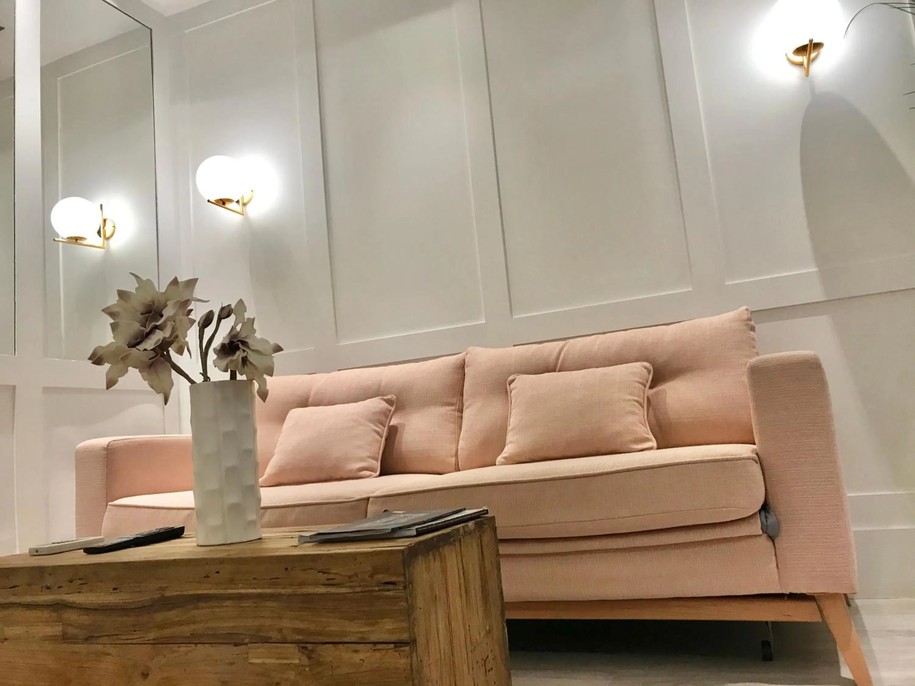 Living room in madrid central gran via Suites