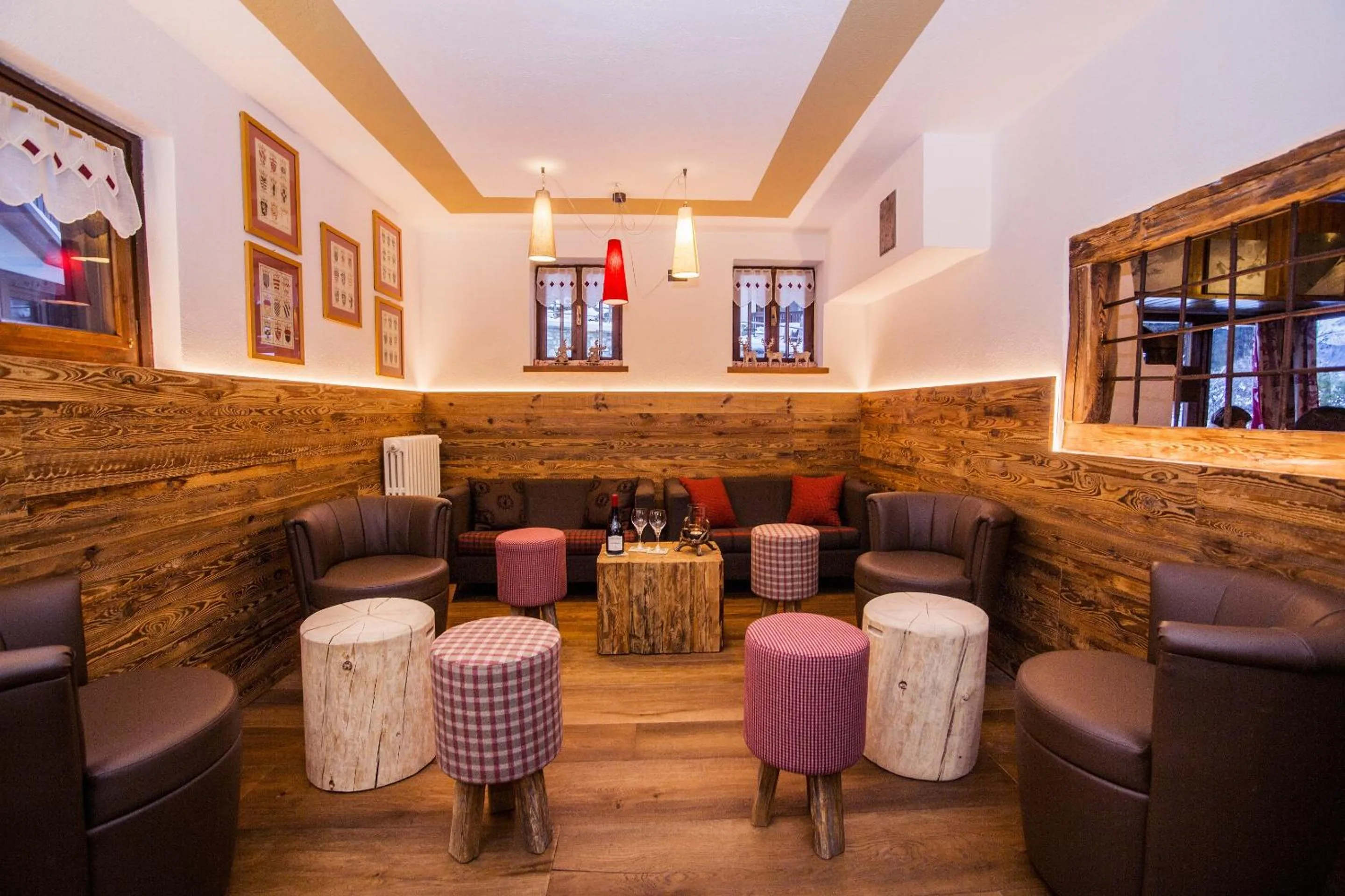 Lounge or bar in Hotel Pilier D'Angle & Wellness