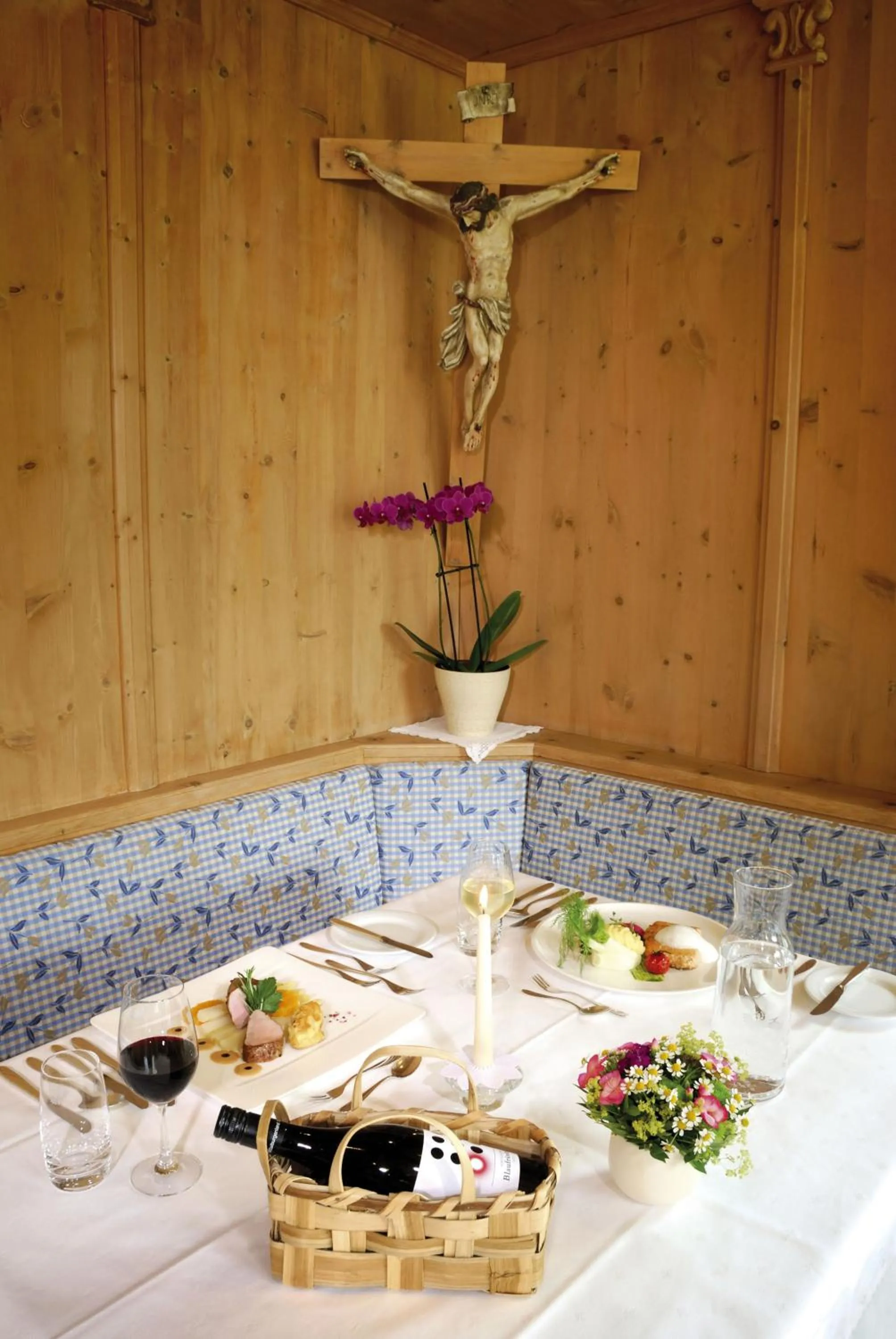 Restaurant/places to eat in Alpenhotel Tirol