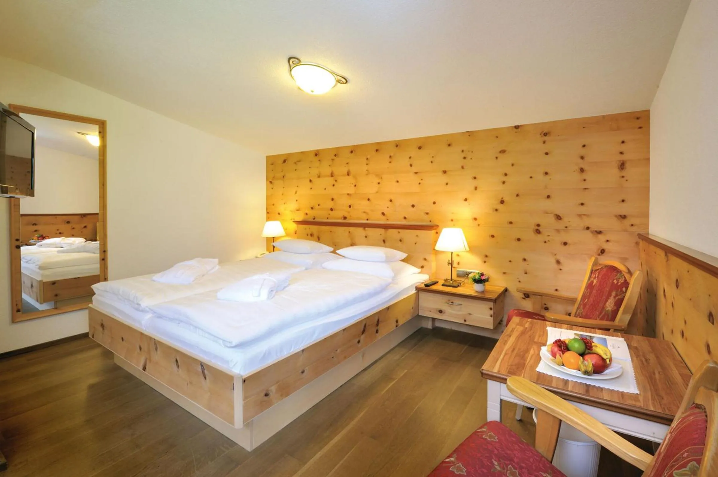 Photo of the whole room, Bed in Alpenhotel Tirol