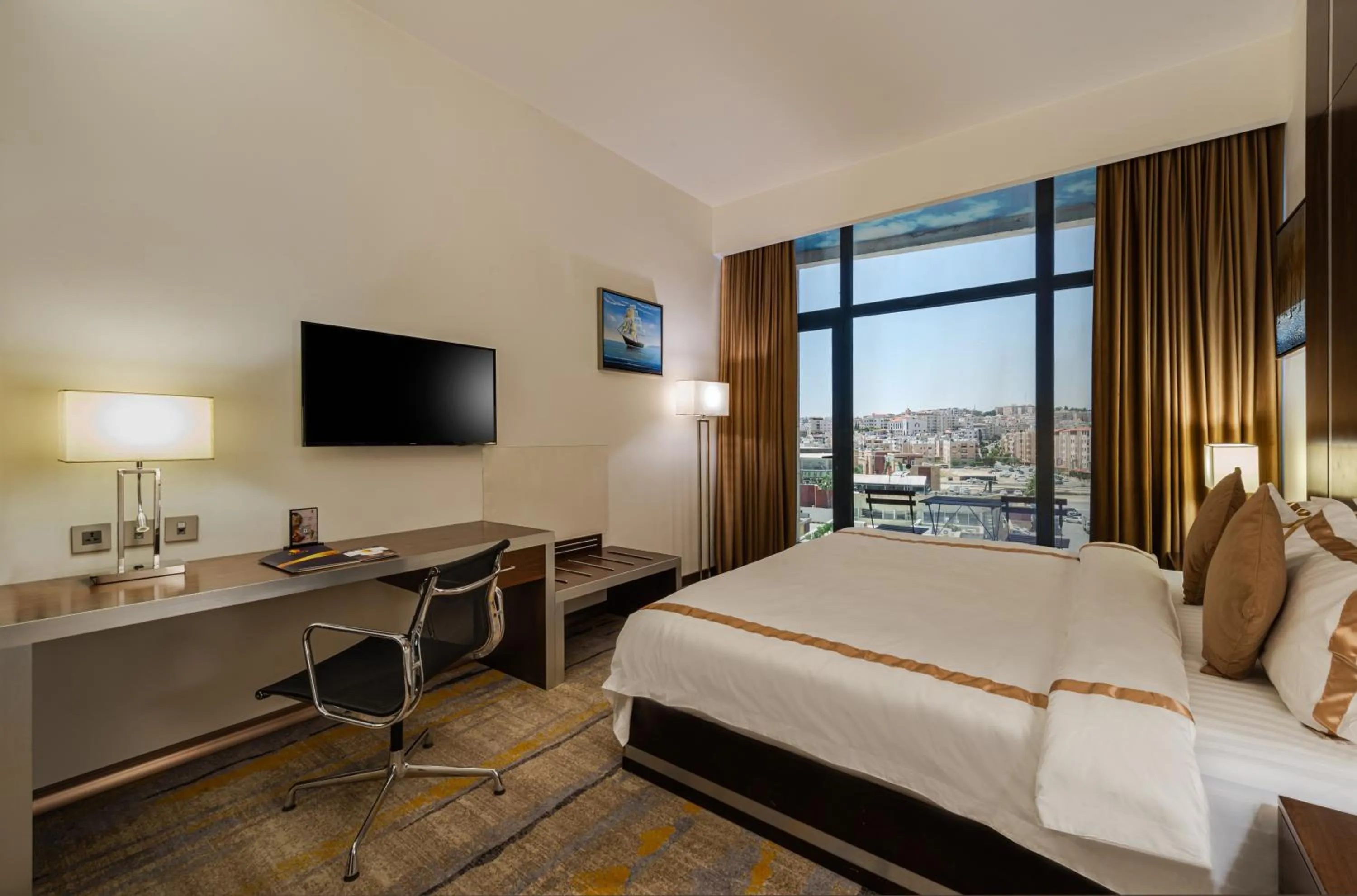 Bed in Sulaf Luxury Hotel