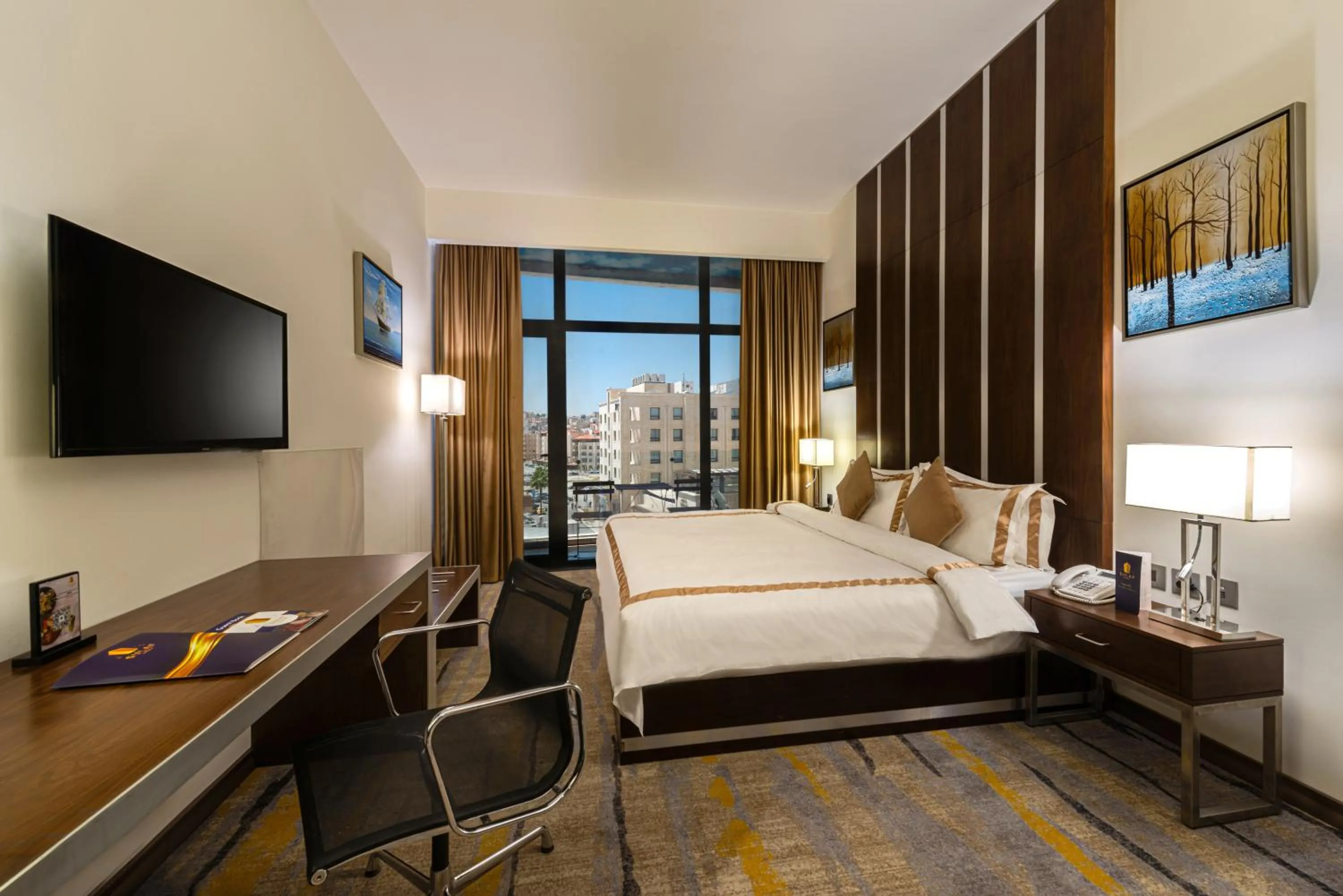 Bed in Sulaf Luxury Hotel