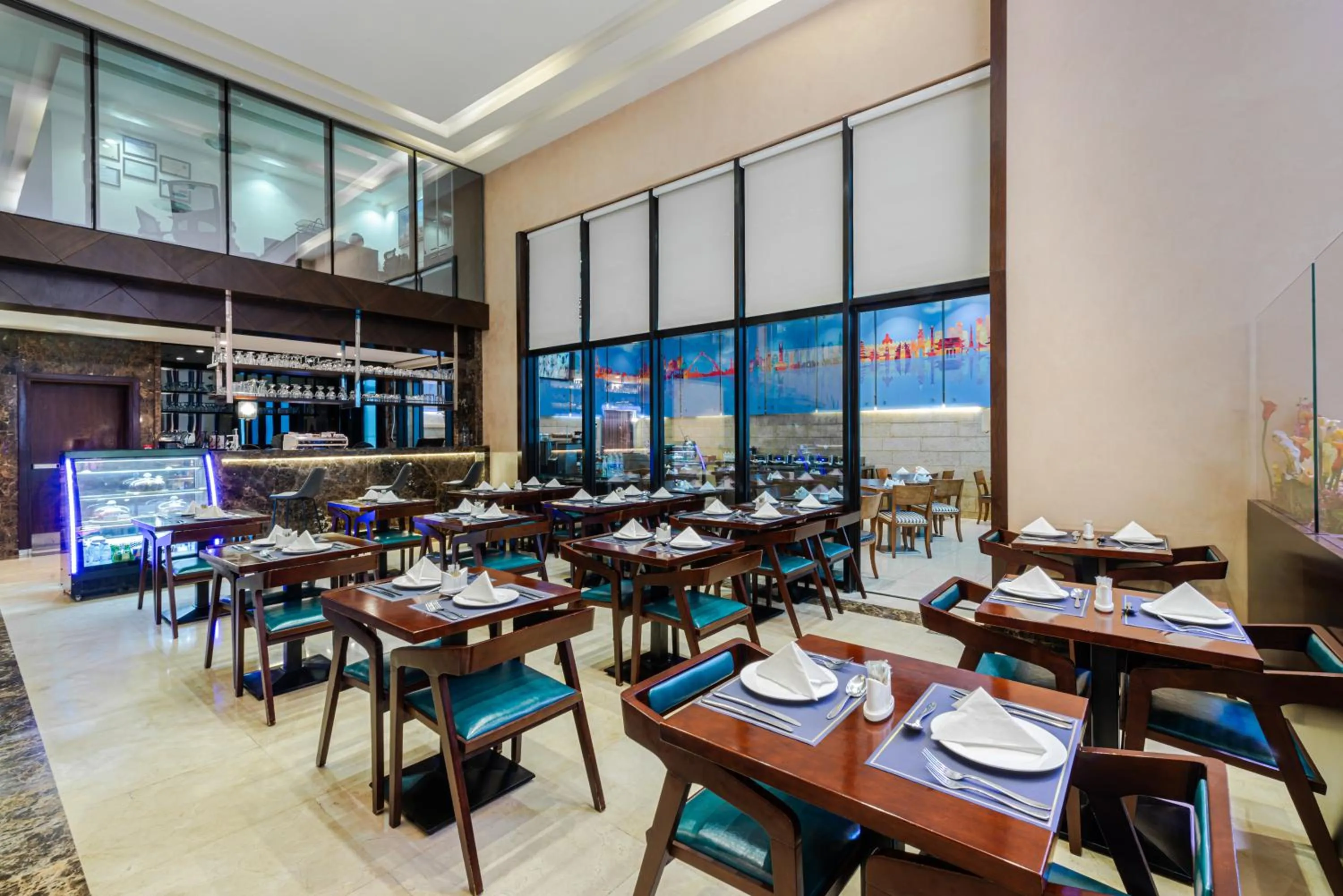 Restaurant/places to eat in Sulaf Luxury Hotel