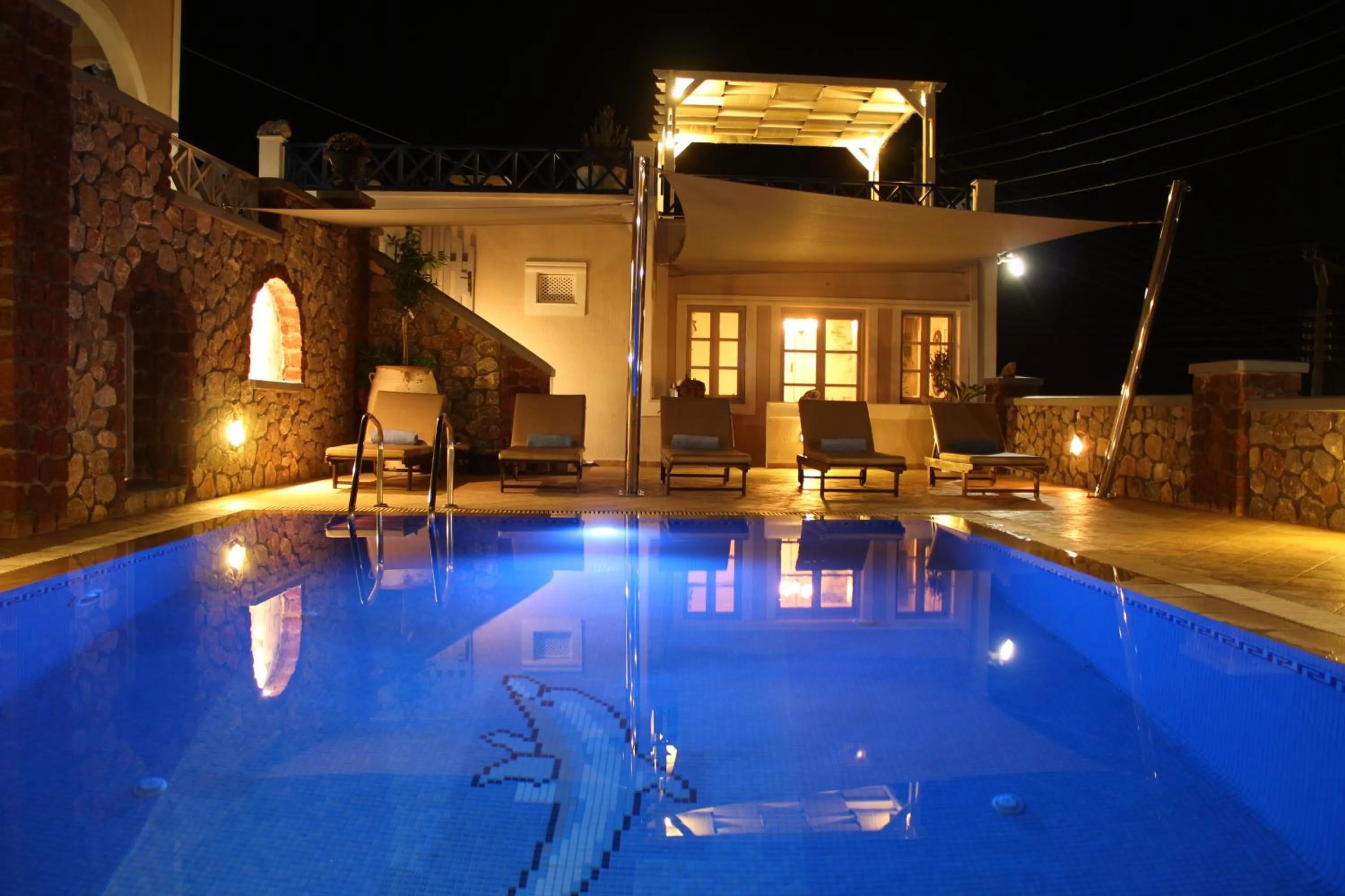 Swimming pool in Hotel Thira