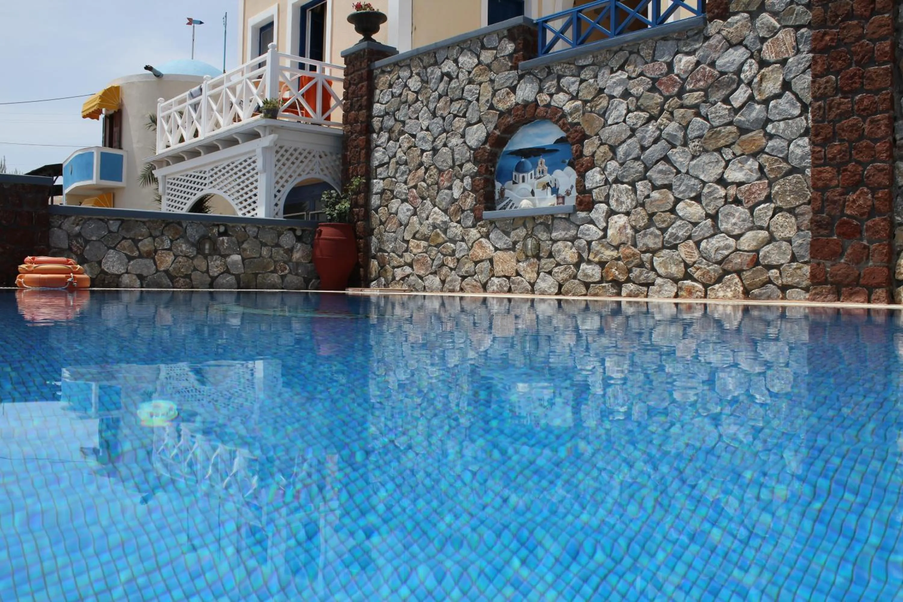 Swimming pool in Hotel Thira