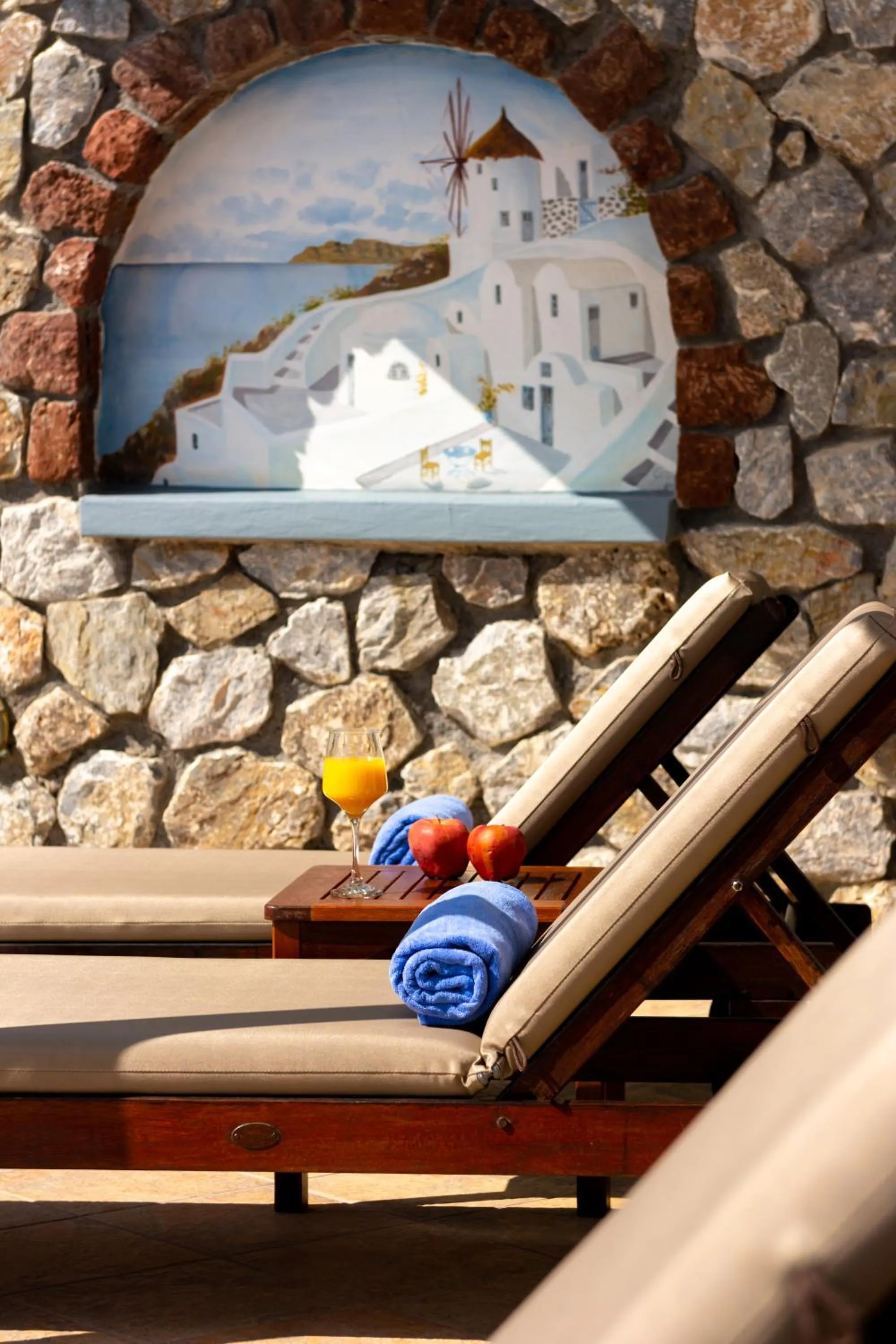 Swimming pool in Hotel Thira