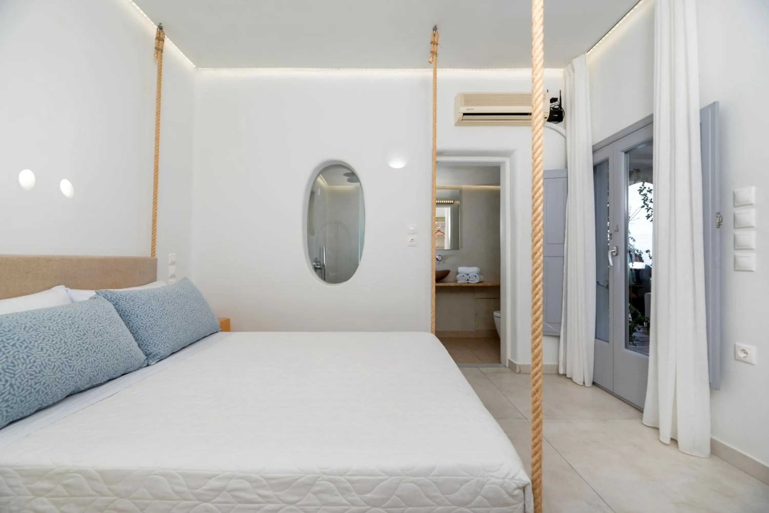 Hotel Thira