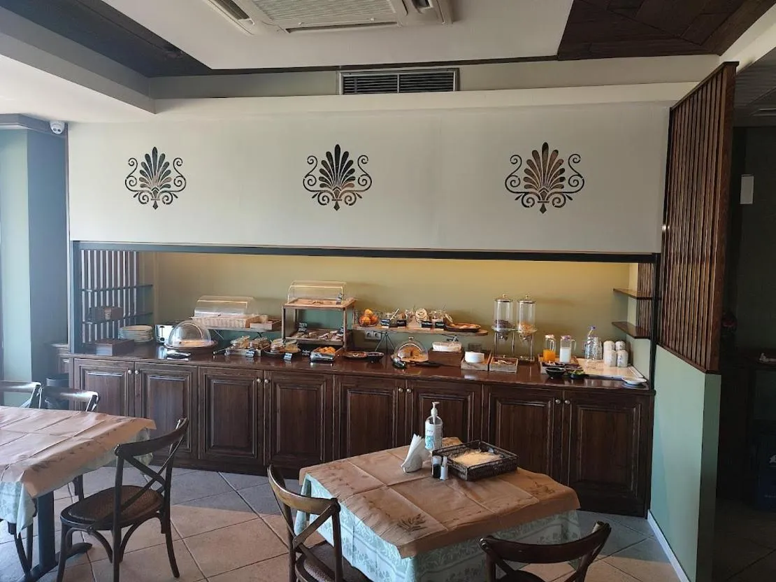 Breakfast in Bacchus