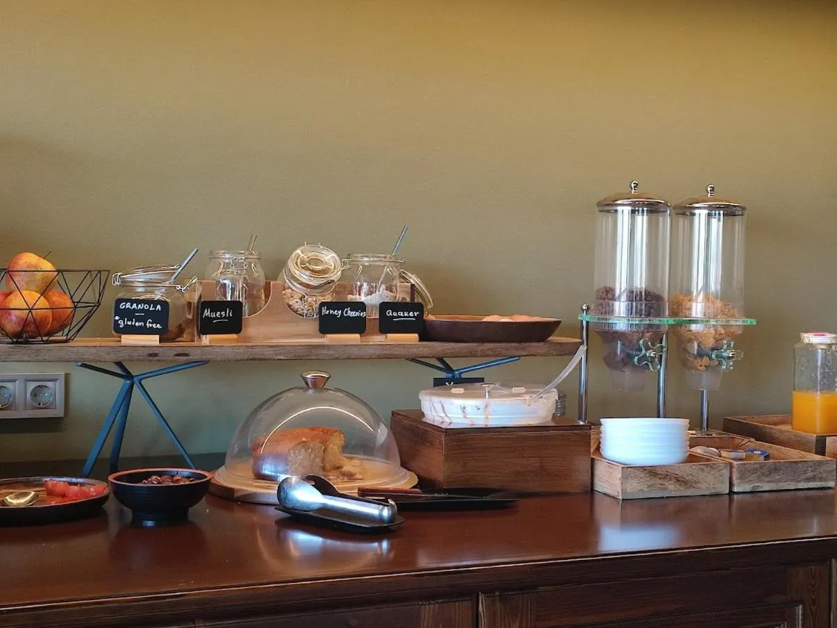 Breakfast in Bacchus