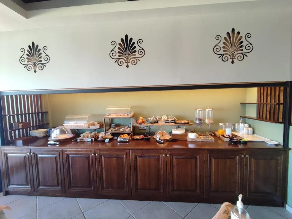 Breakfast in Bacchus