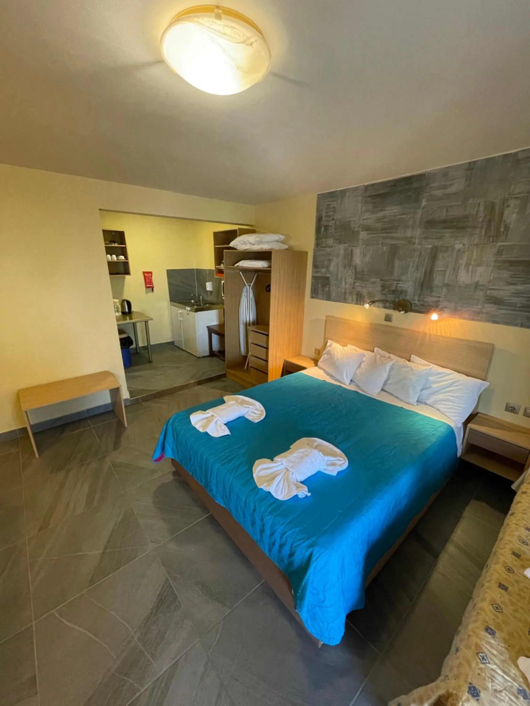 Photo of the whole room, Bed in Mirabelle Hotel