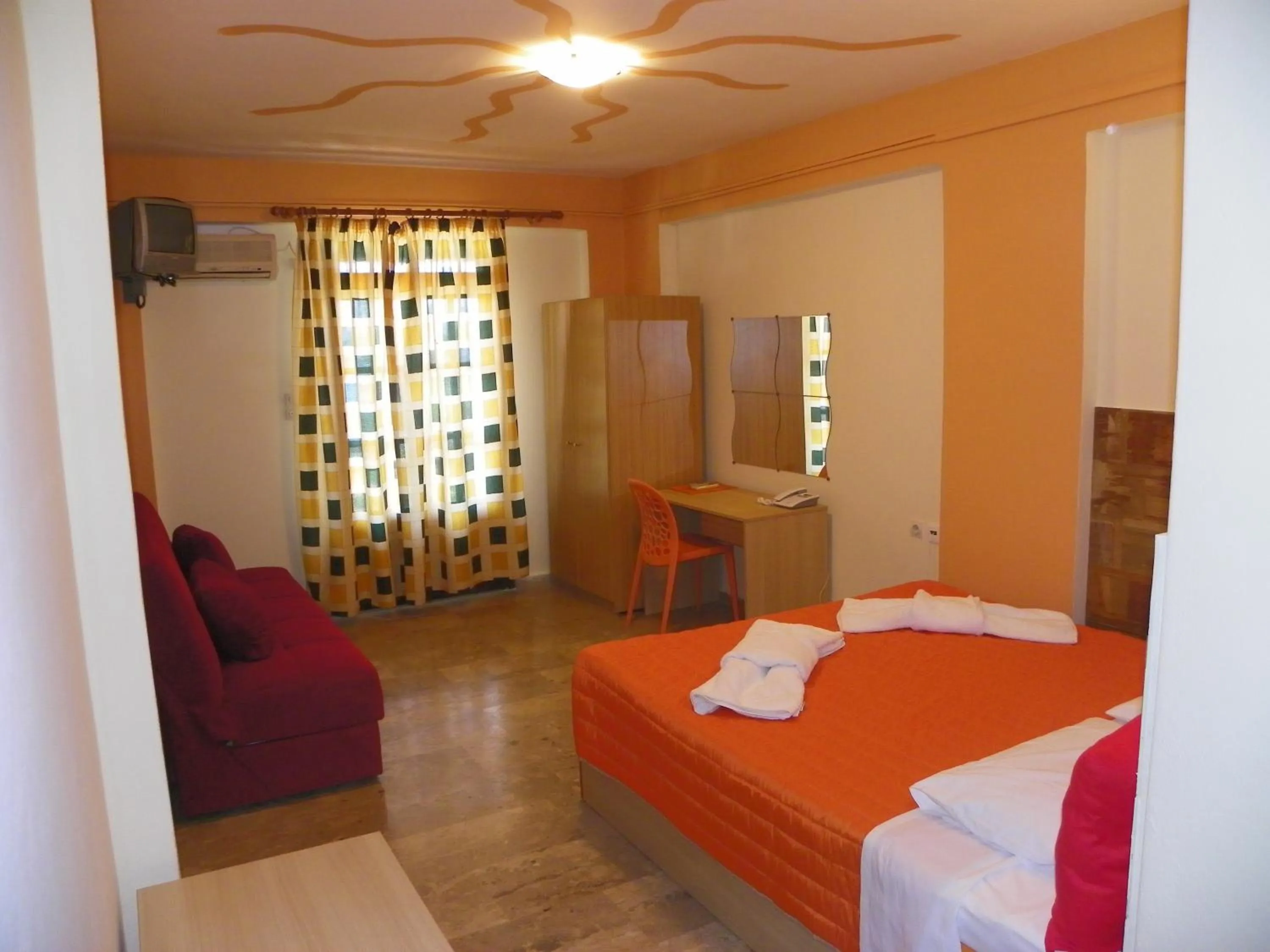 Bed in Mirabelle Hotel