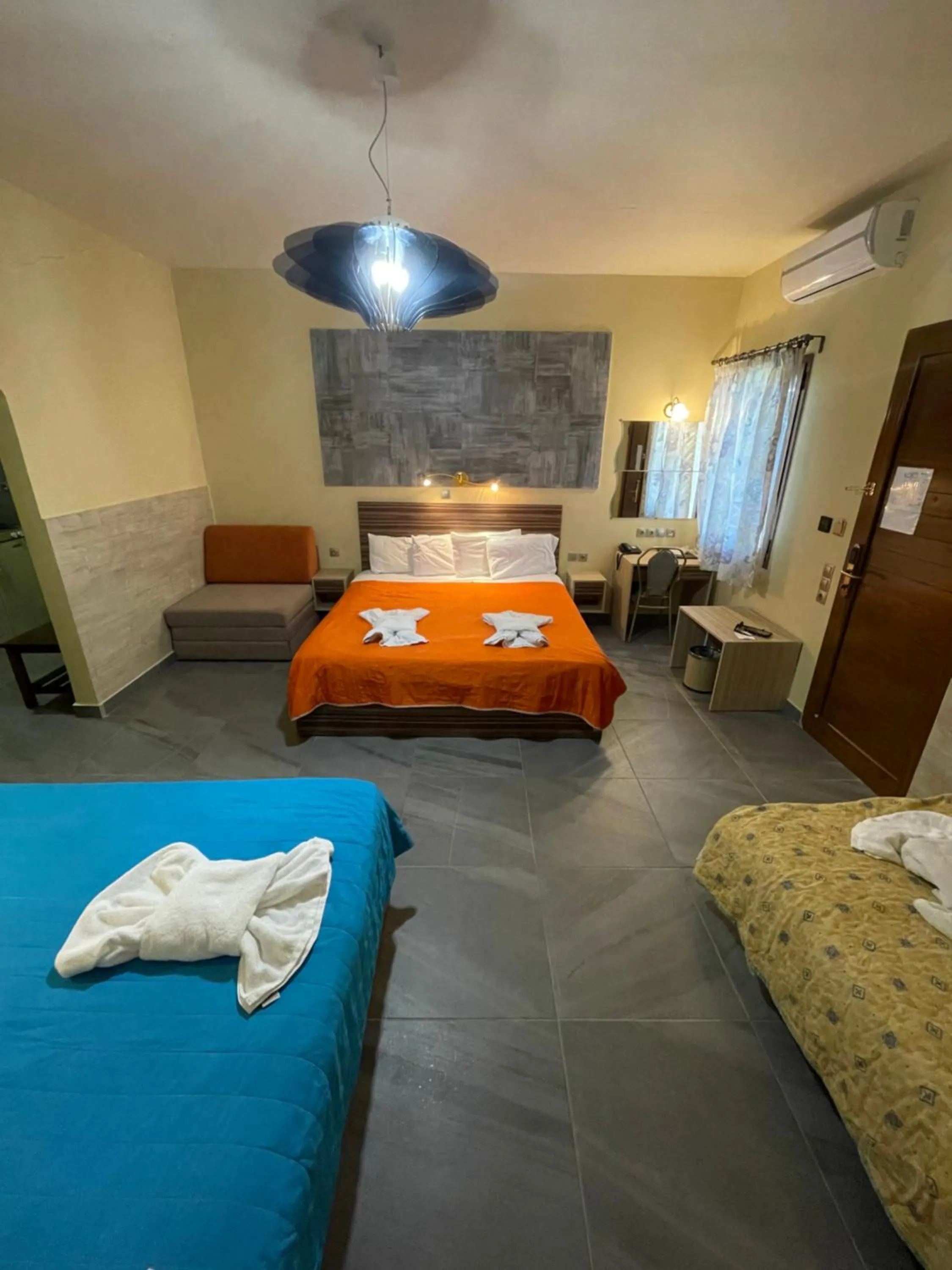 Bedroom, Bed in Mirabelle Hotel