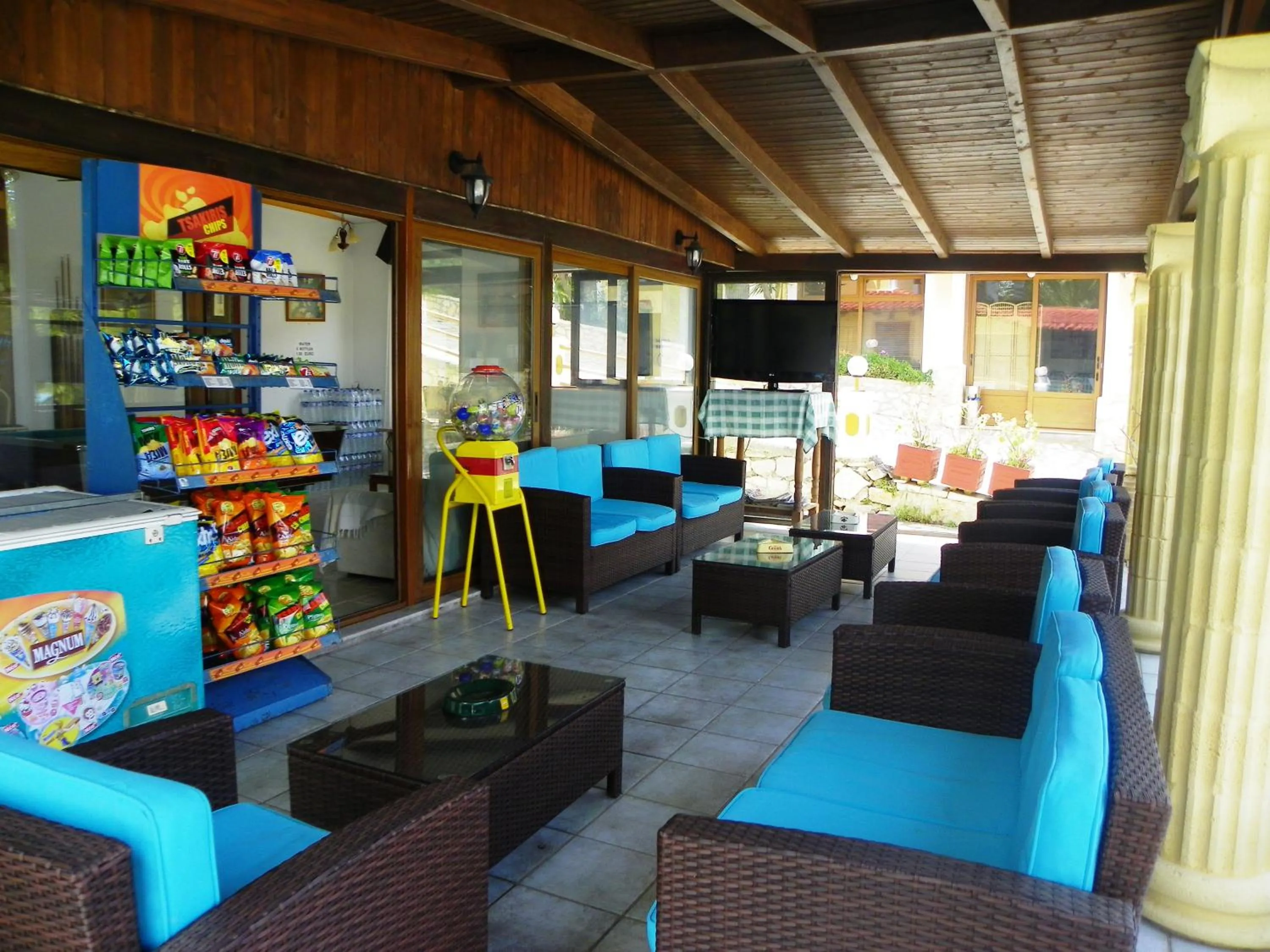 Lounge or bar in Mirabelle Hotel