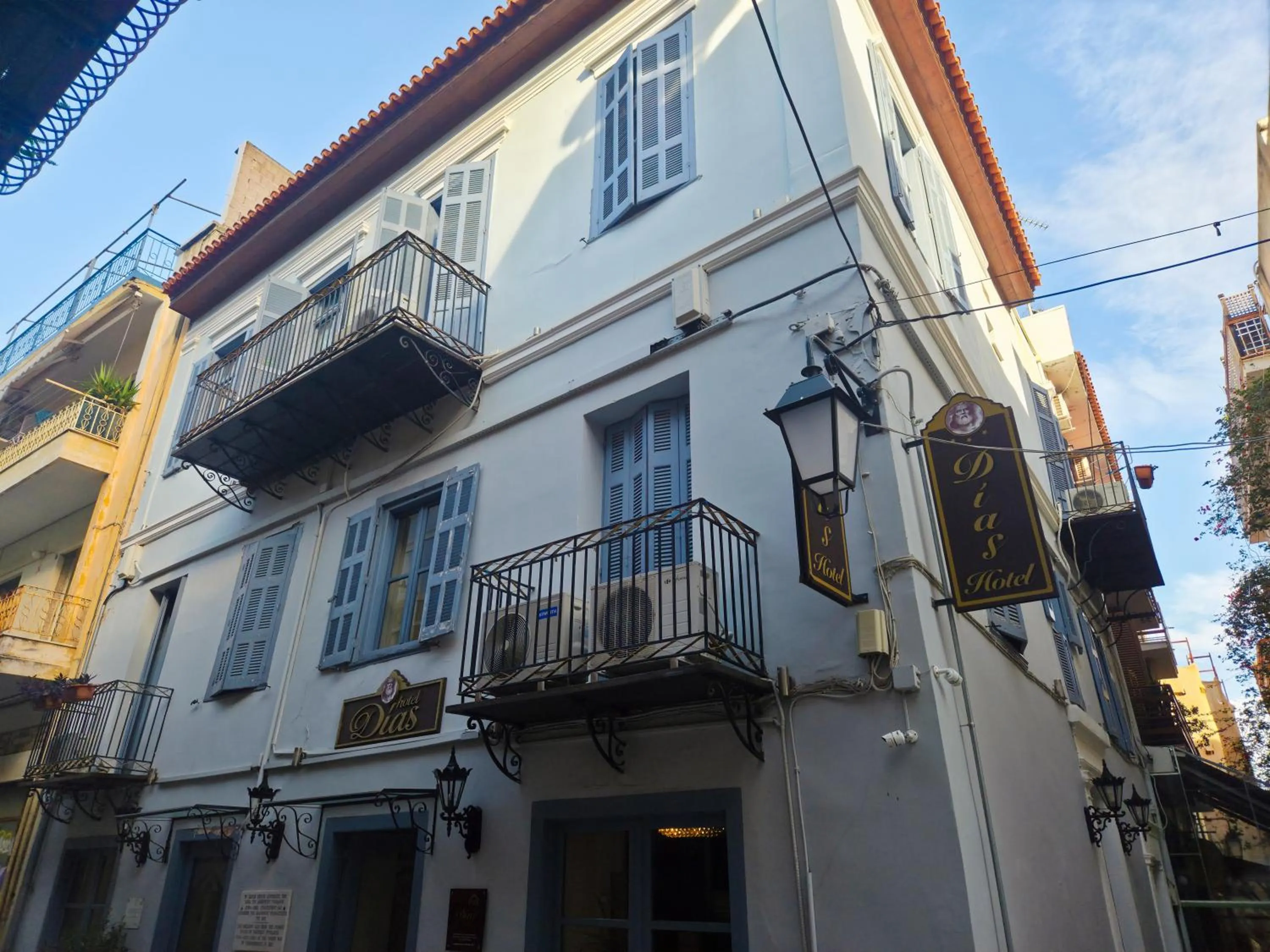 Property building in Dias