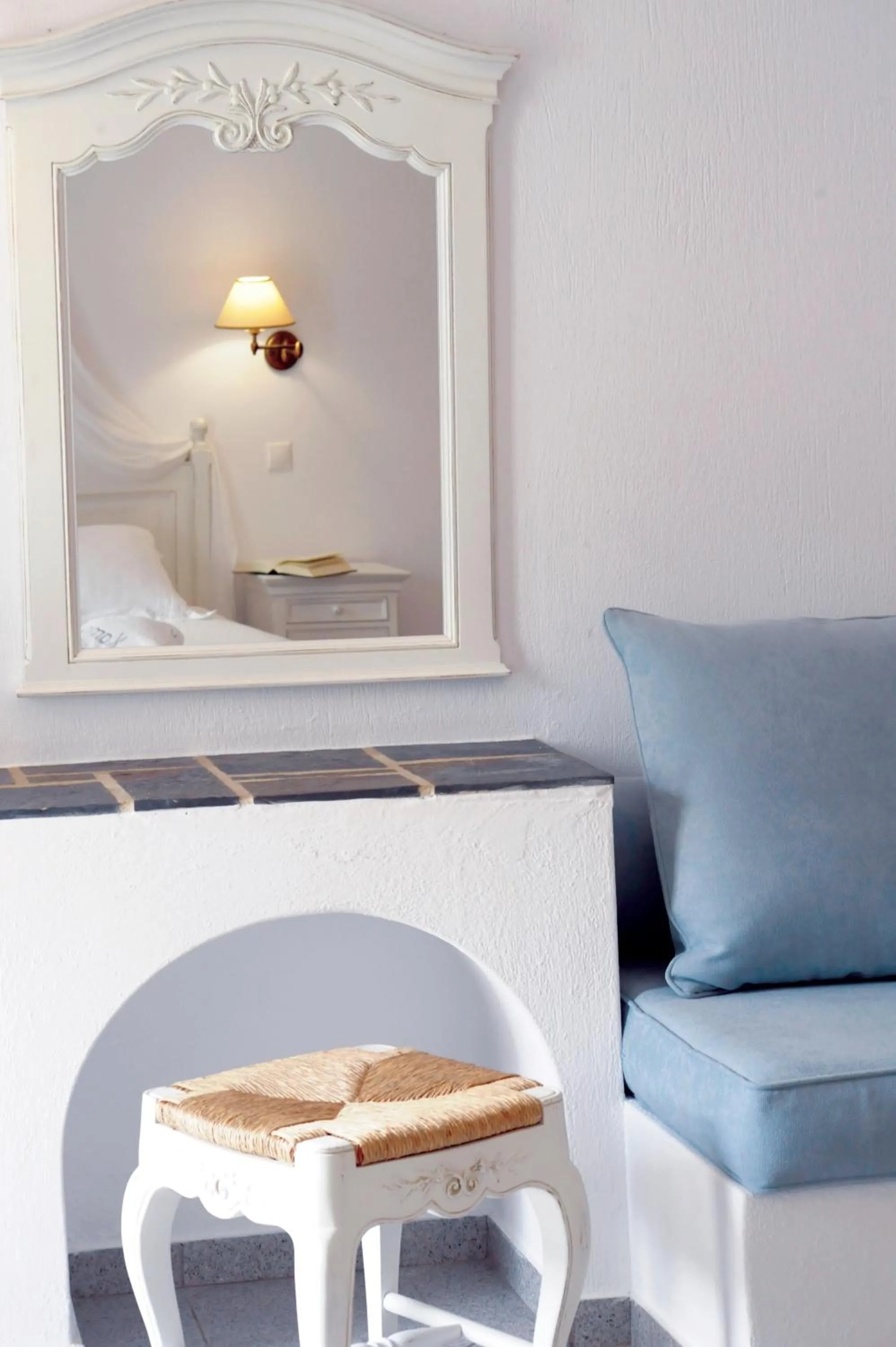 Living room in Kamari Hotel