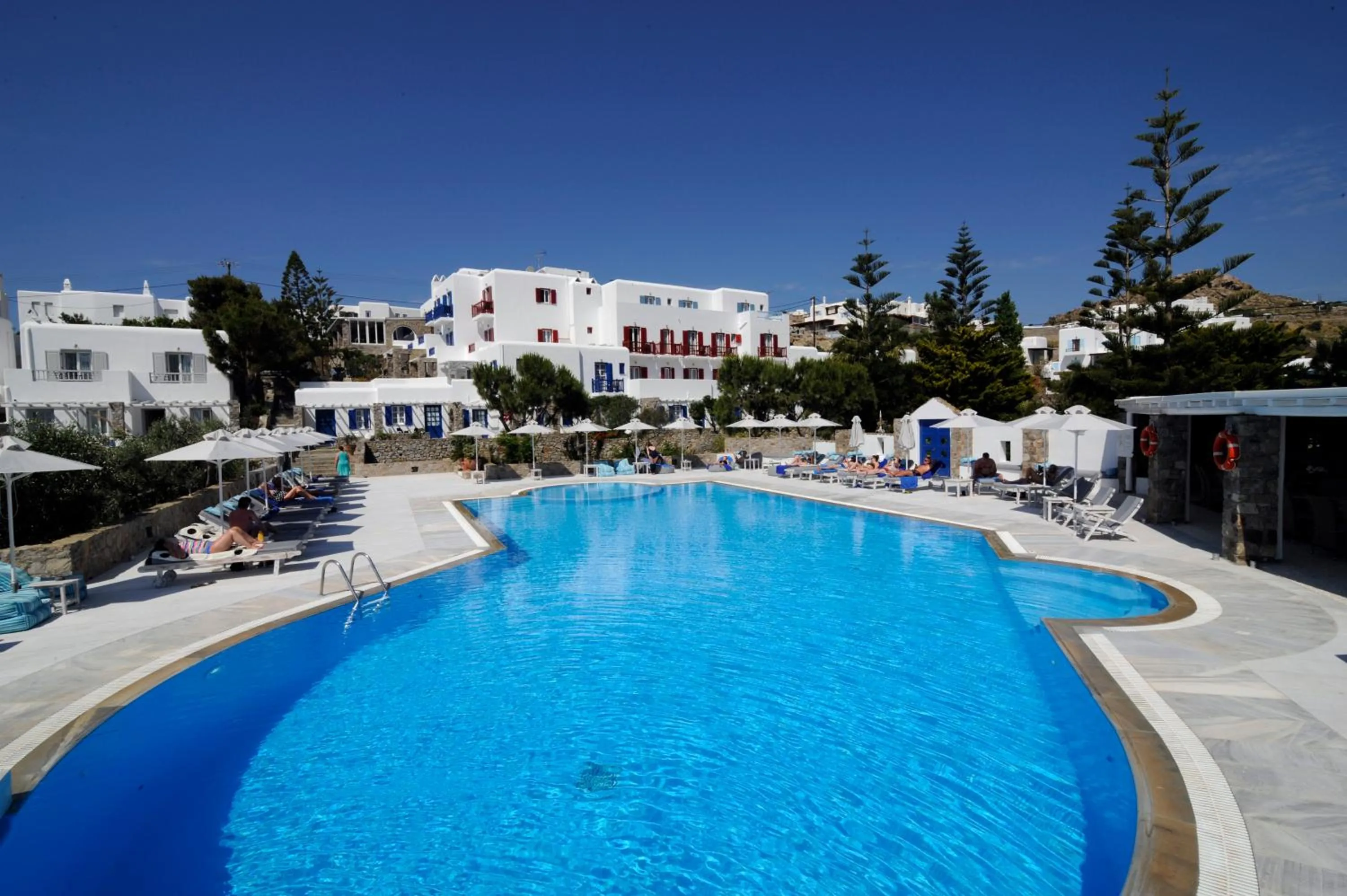 Swimming pool in Kamari Hotel