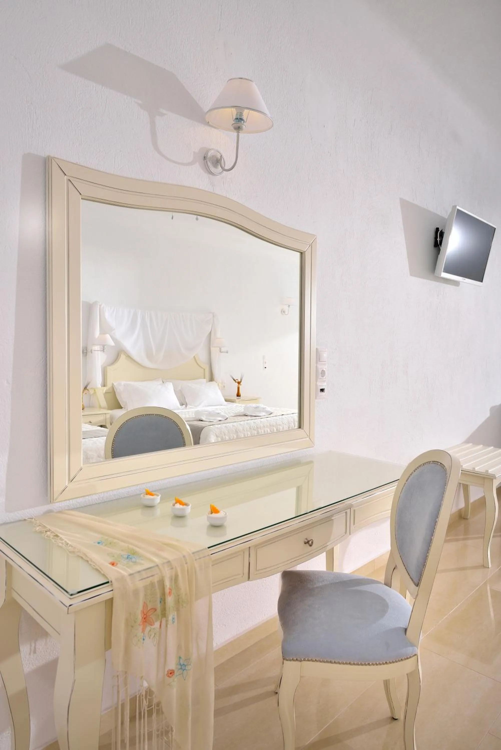 TV and multimedia, Bed in Kamari Hotel