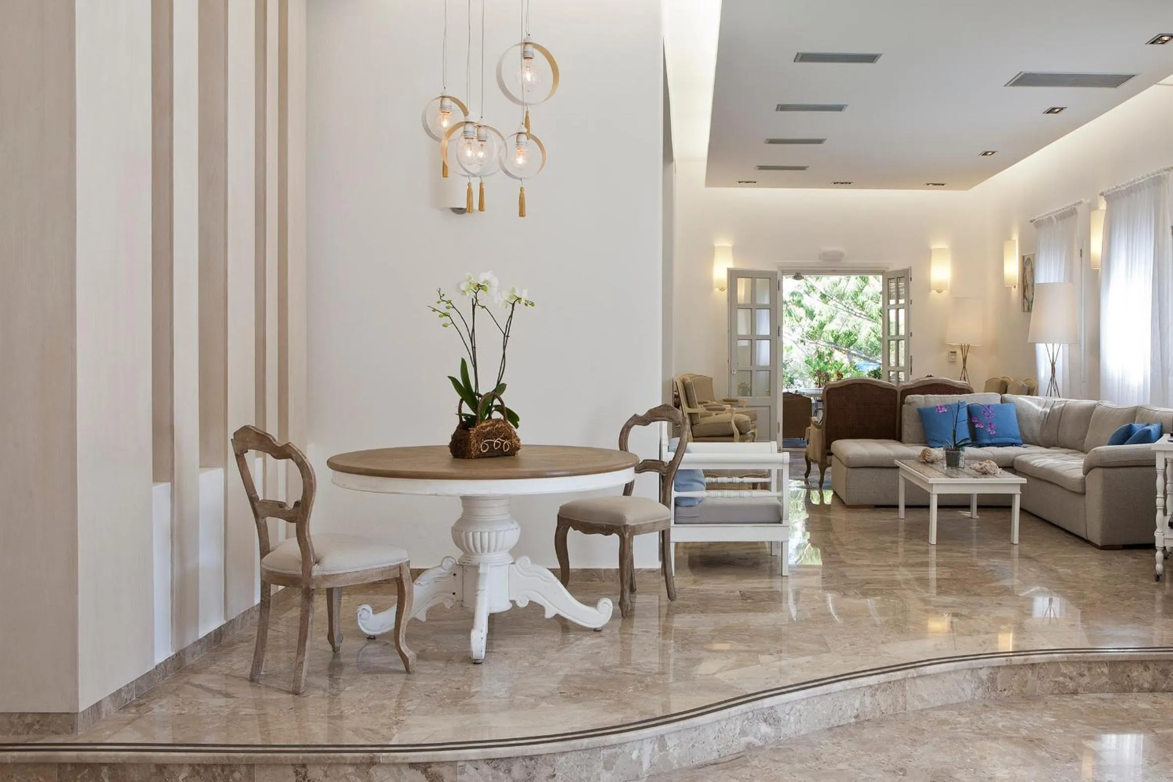 Lounge or bar in Kamari Hotel