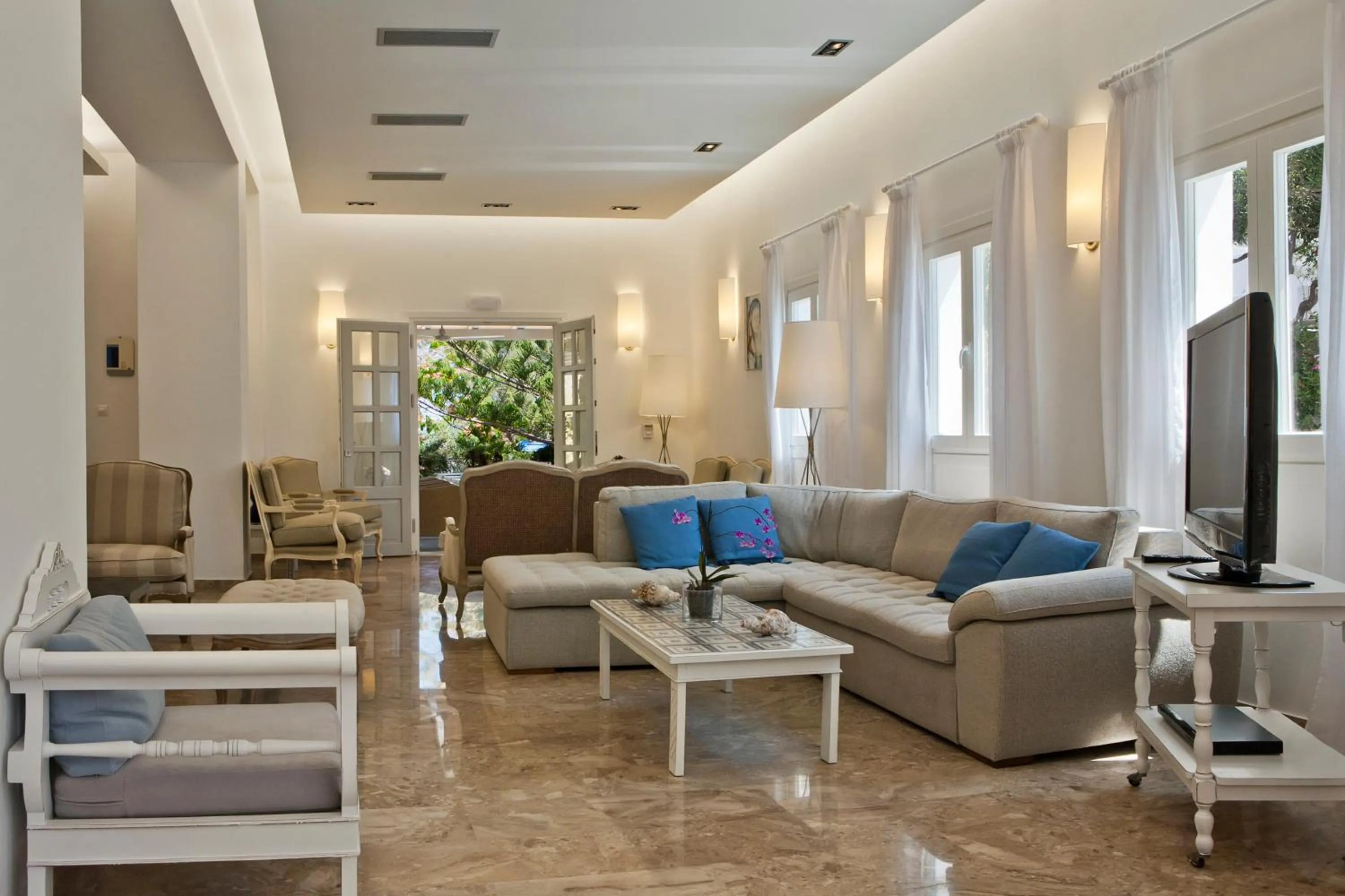 Lounge or bar in Kamari Hotel