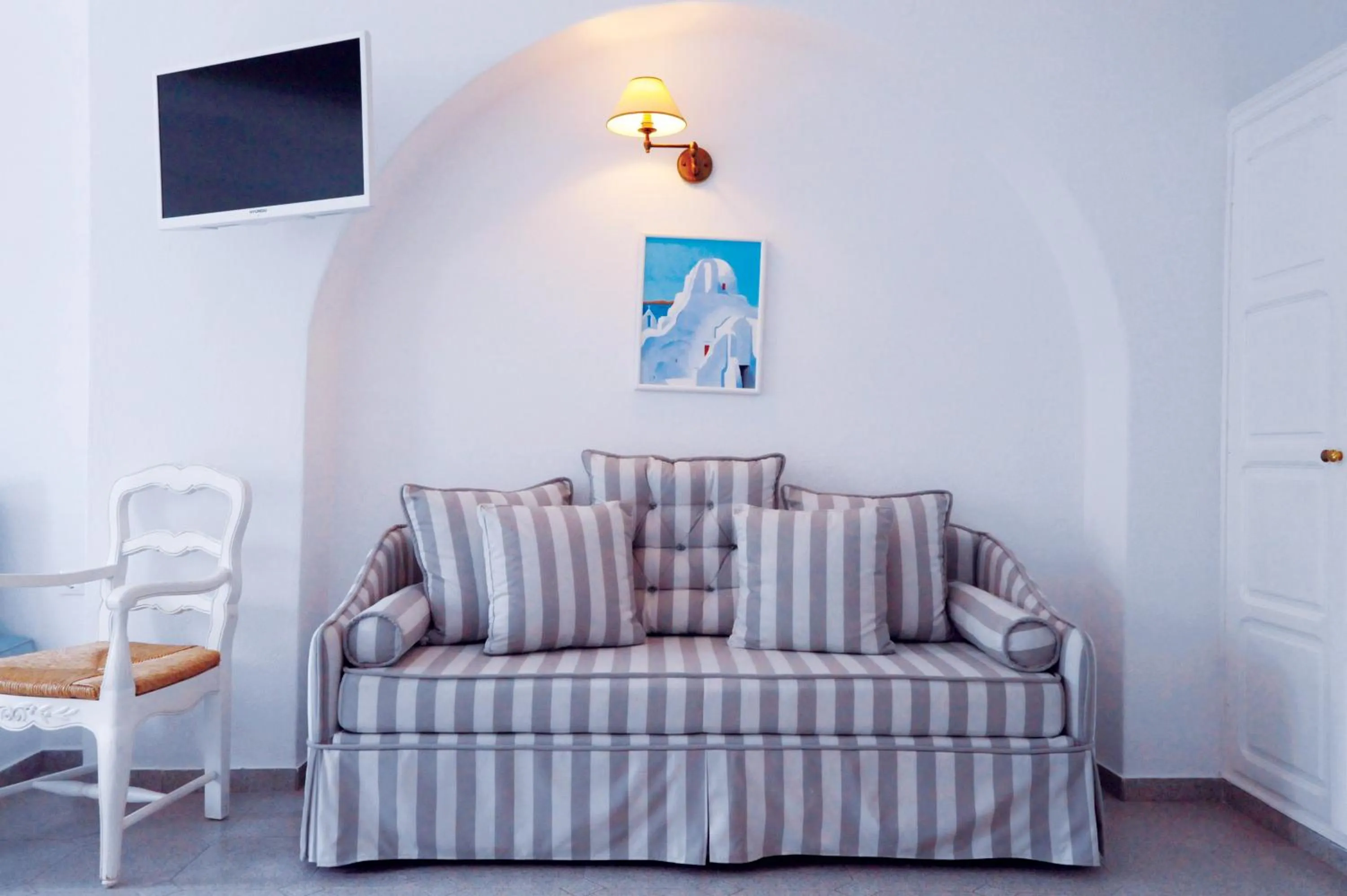 TV and multimedia in Kamari Hotel