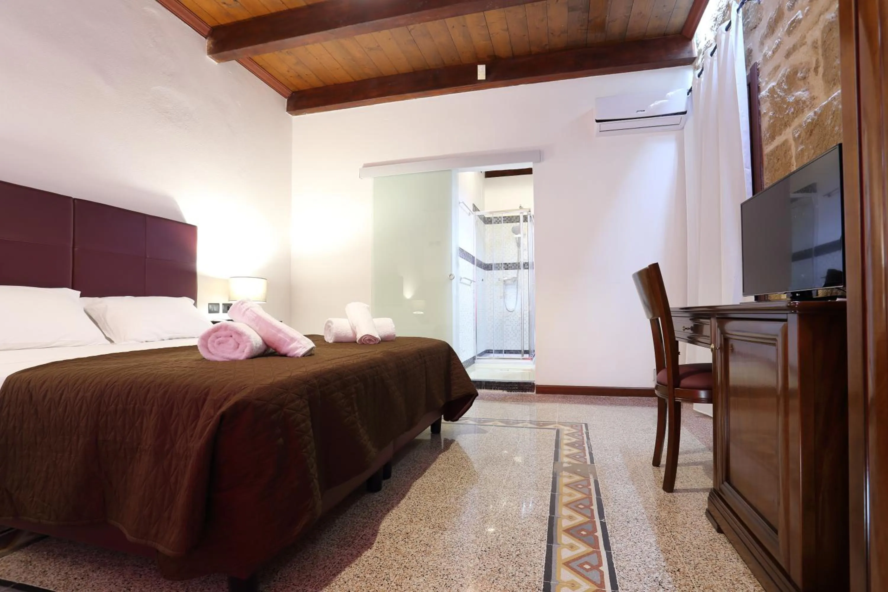 Photo of the whole room, Bed in Bienestar - Maison de Charme