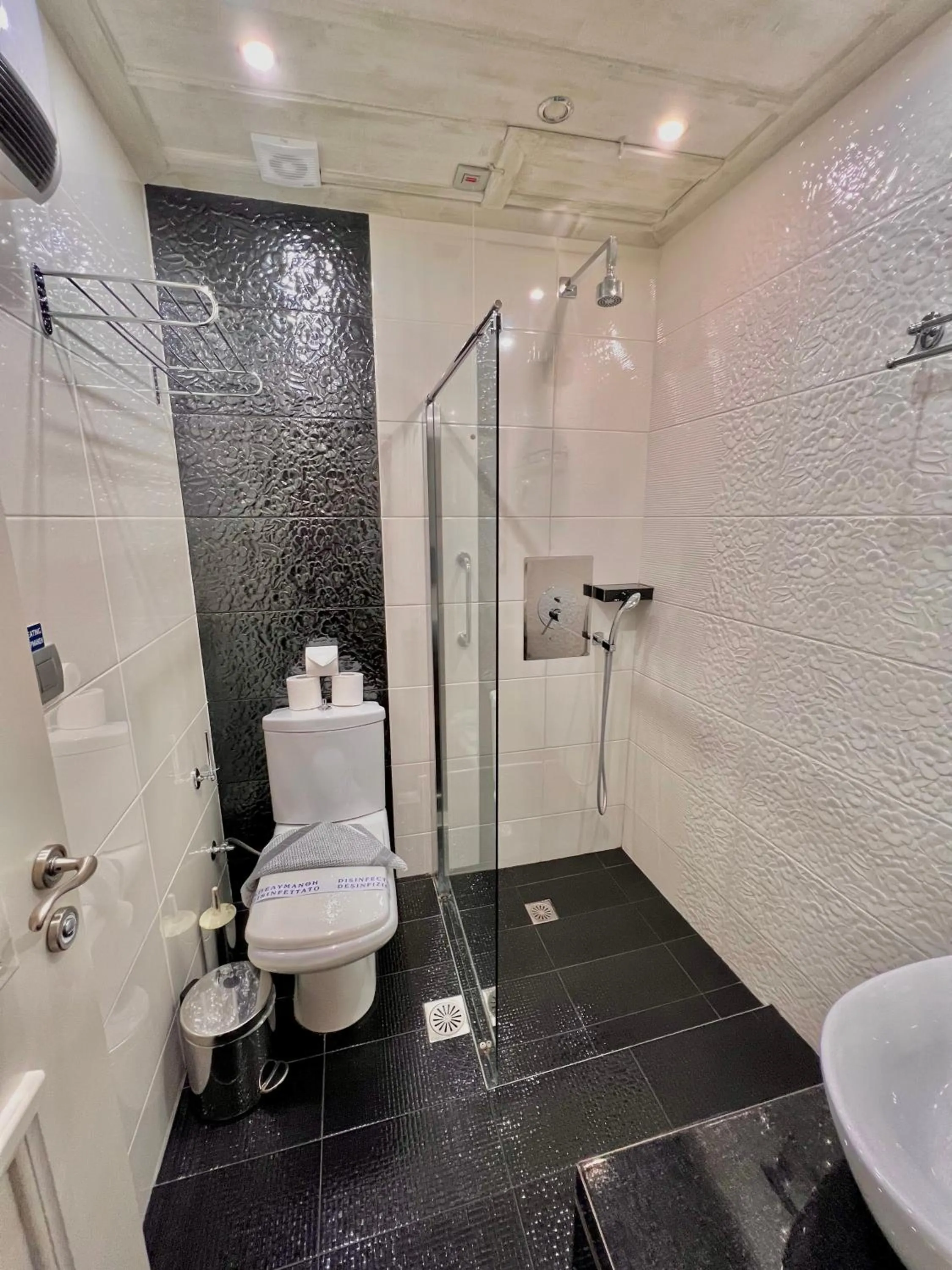 Bathroom in Pension Dafni