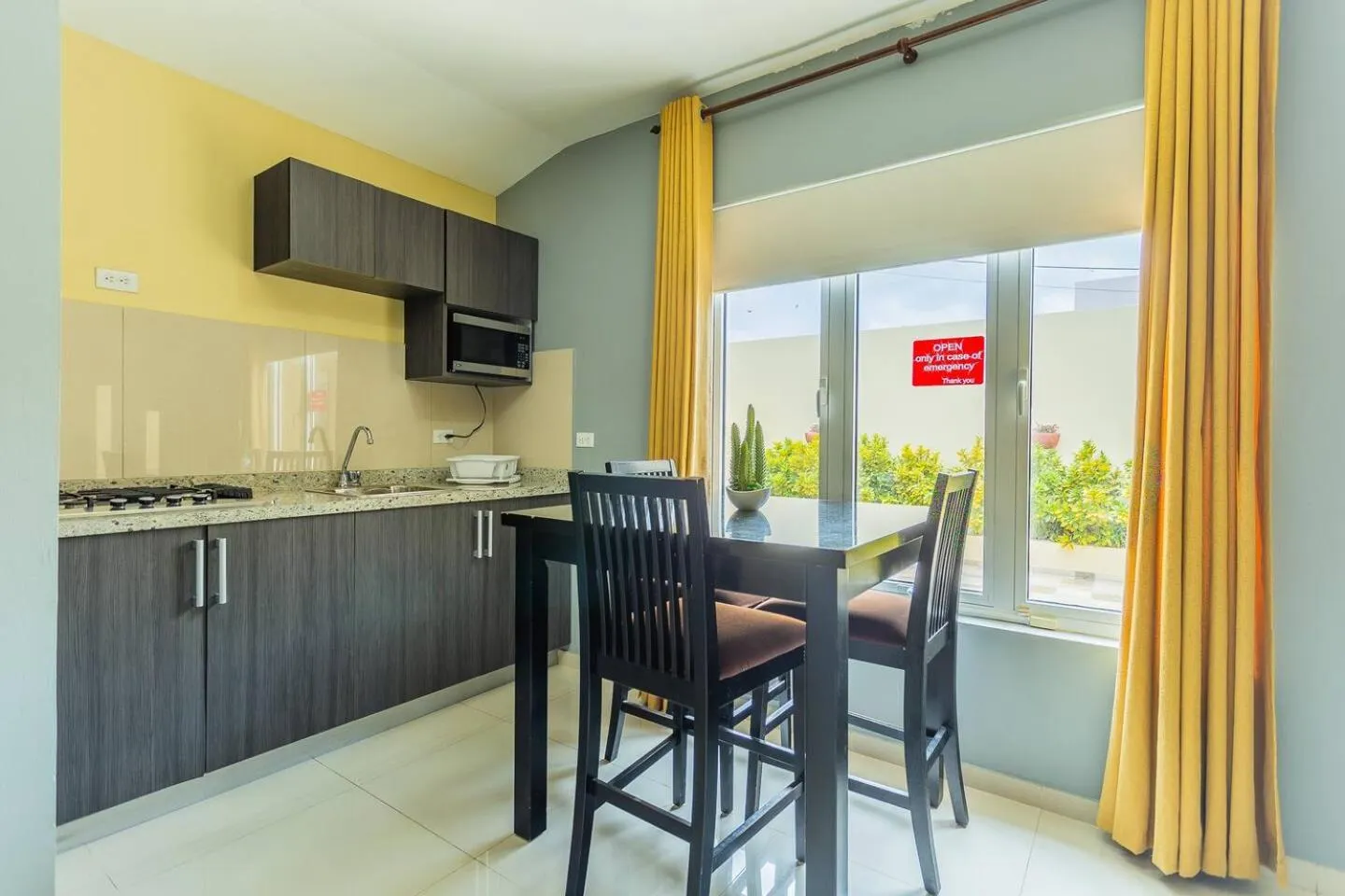 Kitchen or kitchenette in Juanedu Suites