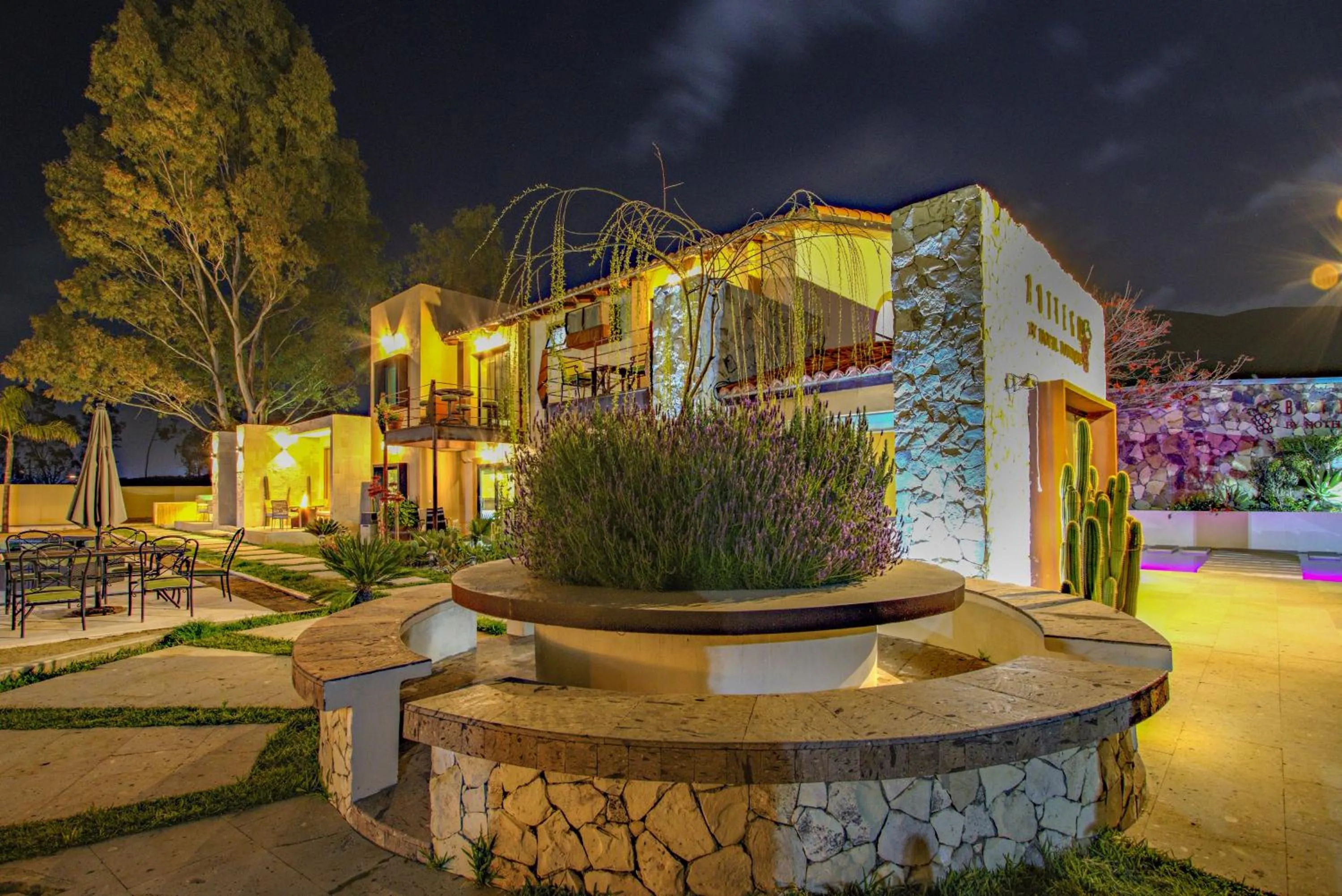 Property building in Bottega Hotel Boutique