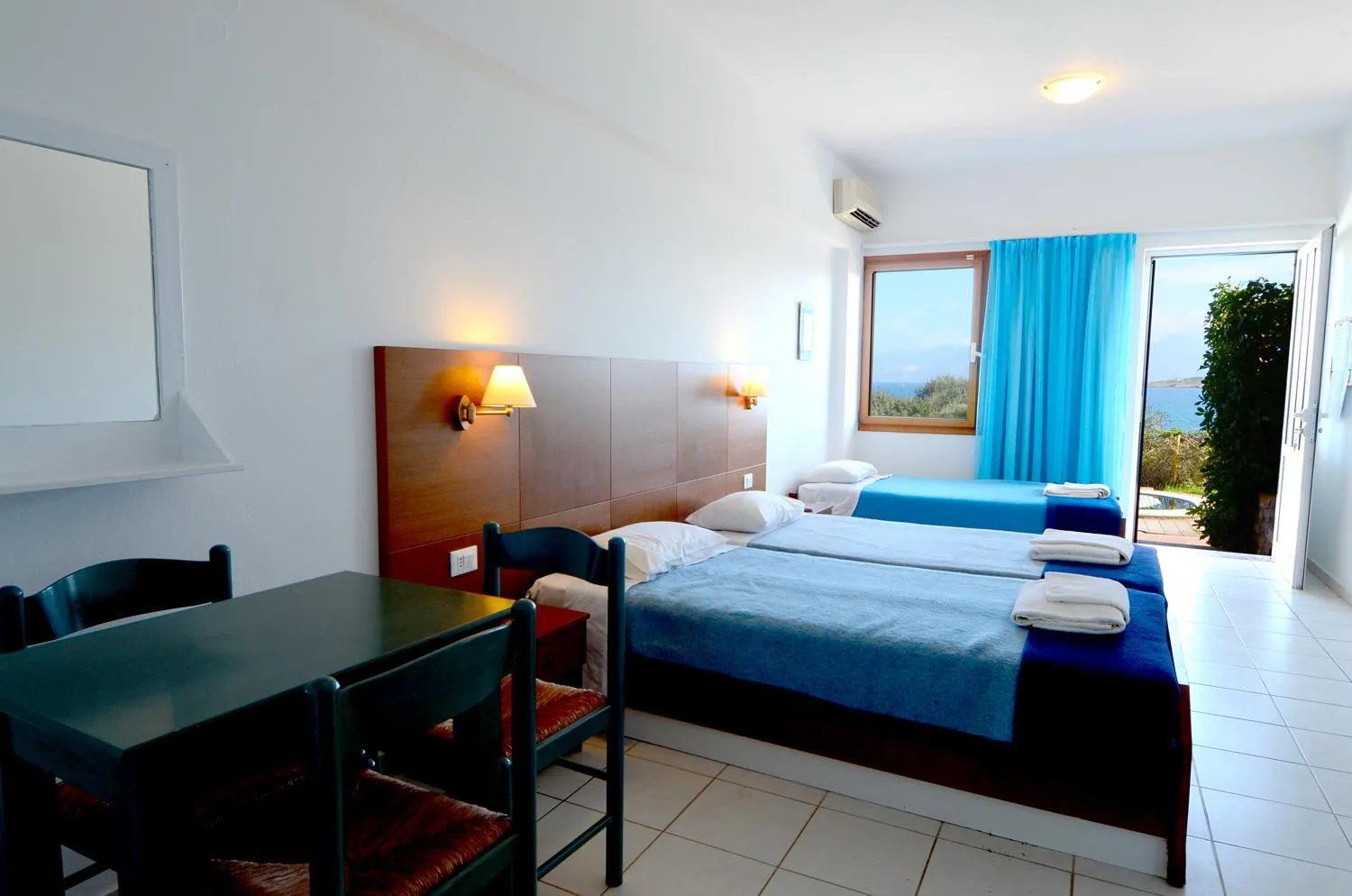 Photo of the whole room, Bed in Mirabella Apartments