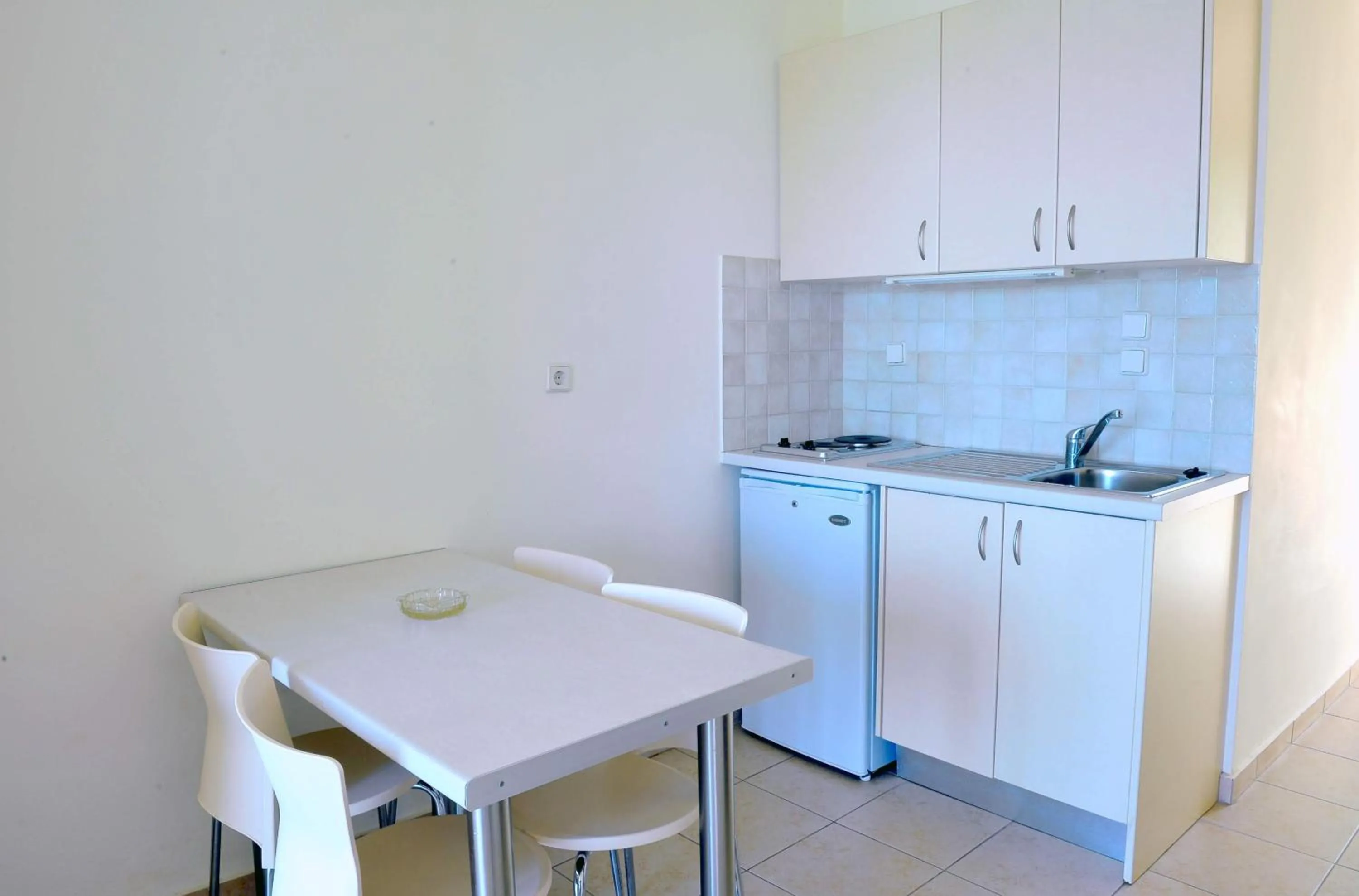Kitchen or kitchenette in Mirabella Apartments