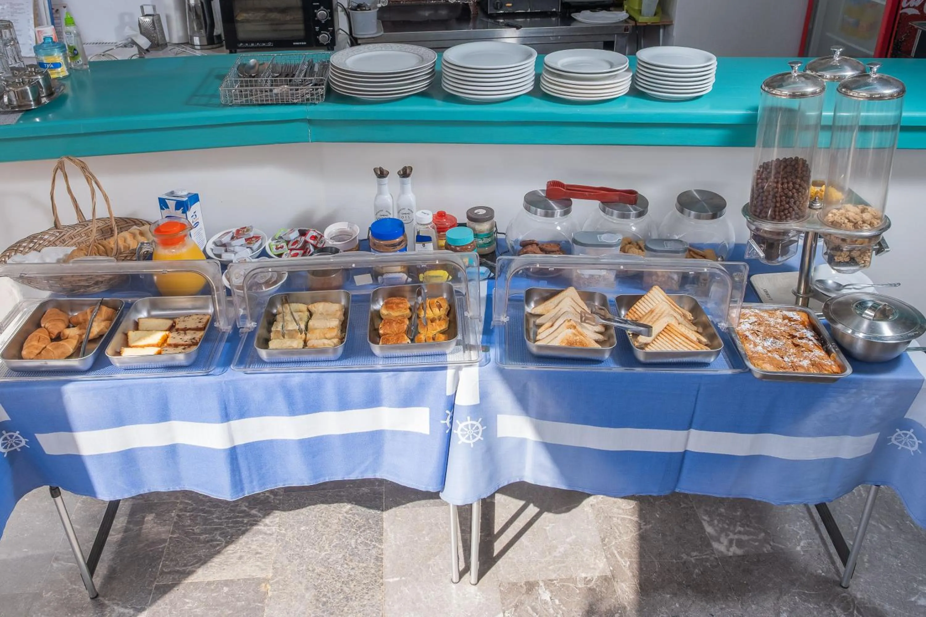 Breakfast in Mirabella Apartments