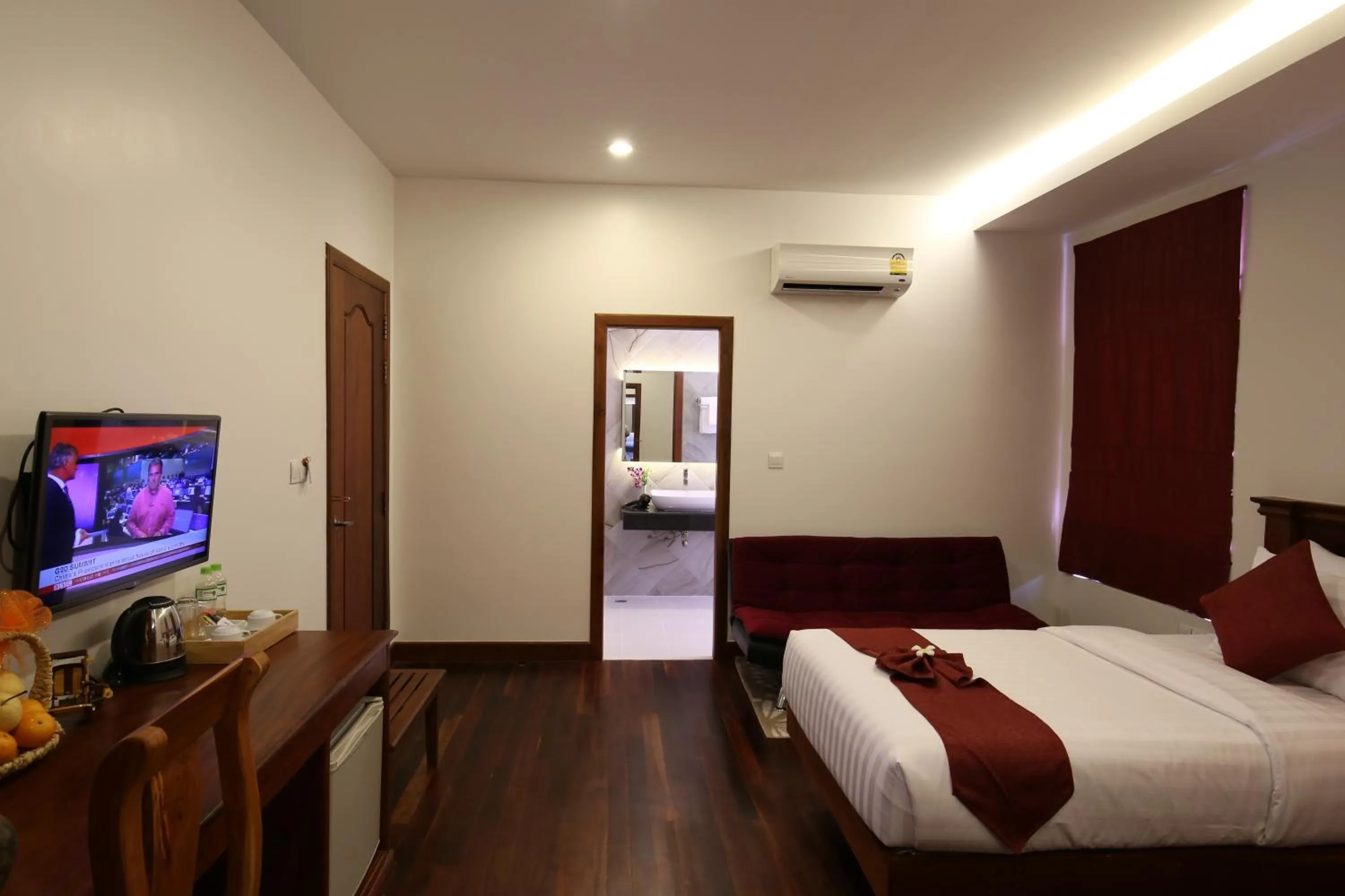 Communal lounge/ TV room, Bed in Holy Angkor Hotel