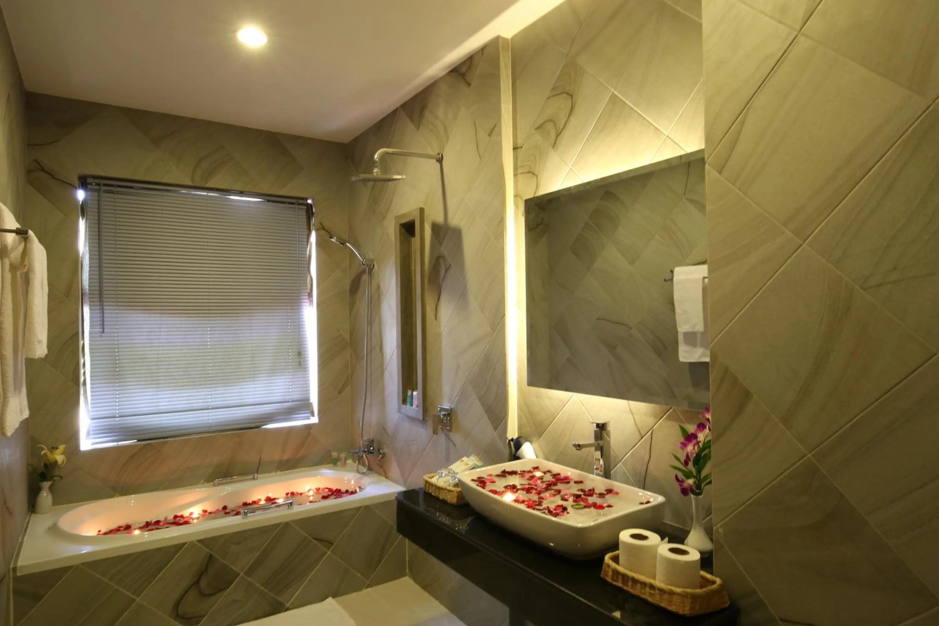 Hot Tub, Bed in Holy Angkor Hotel